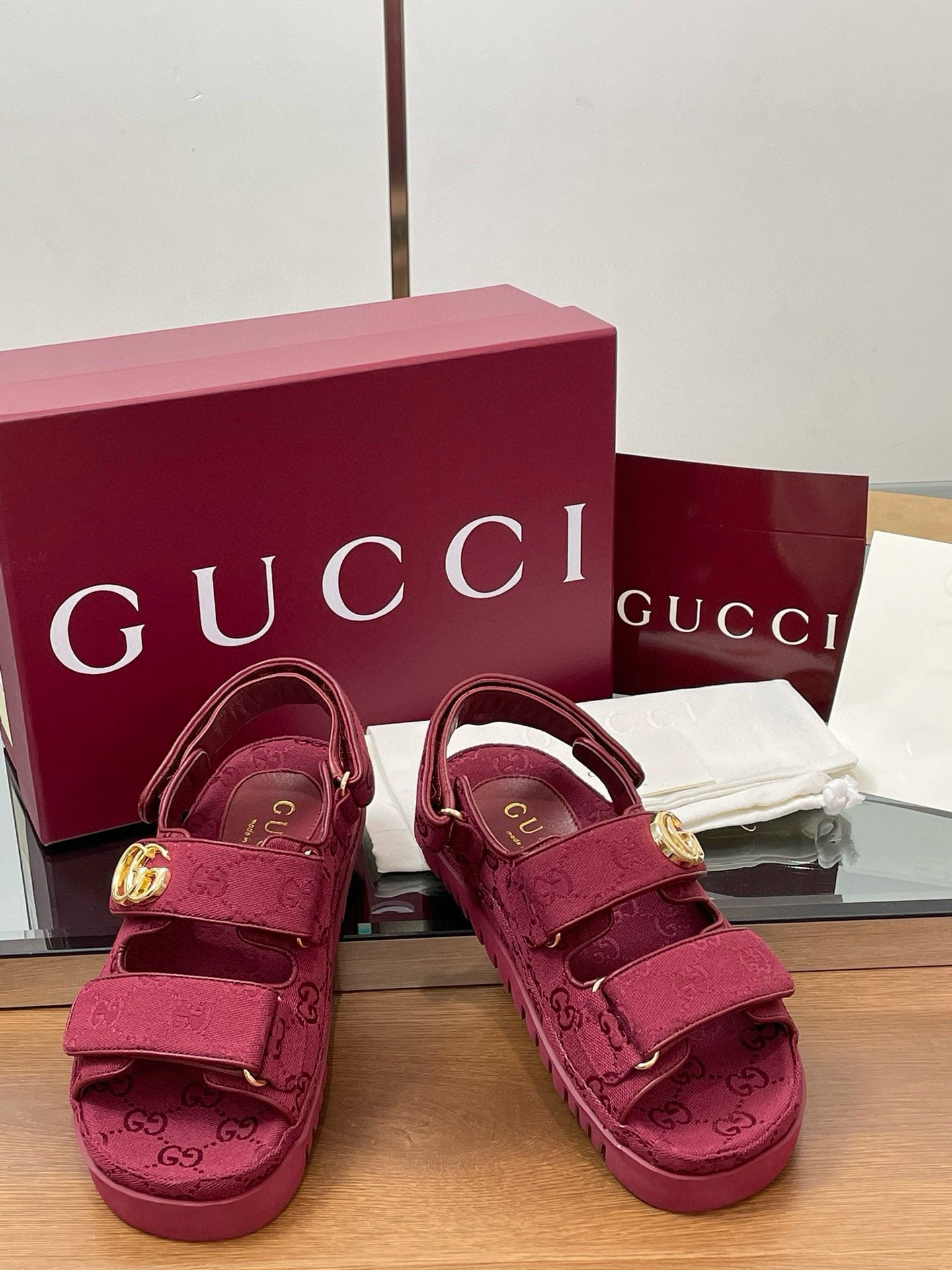 GG SANDALS
