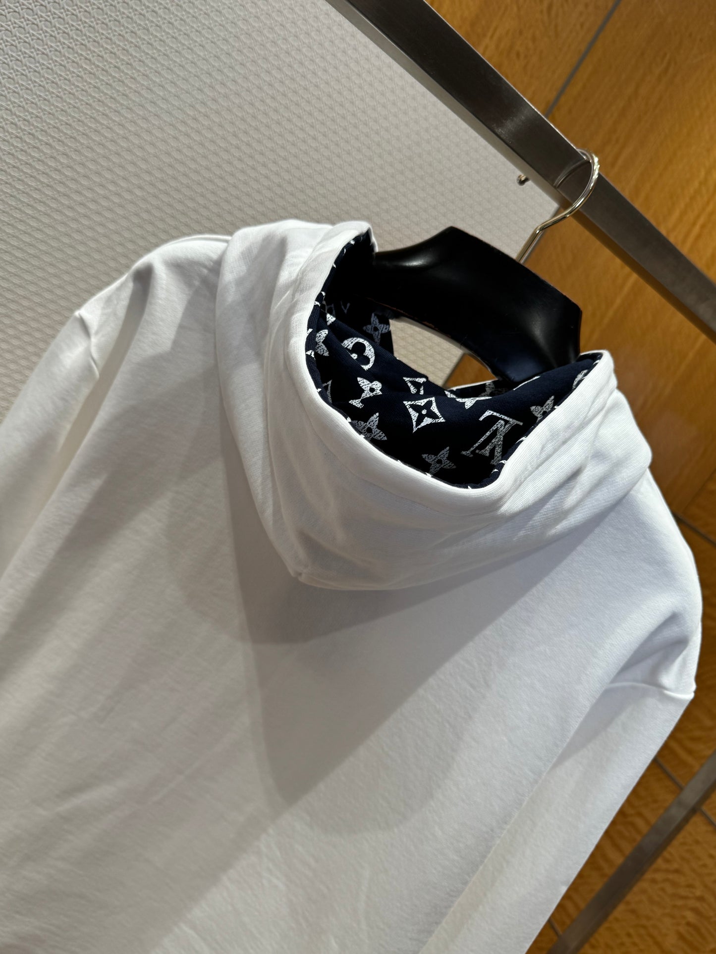 LOU HOODIE