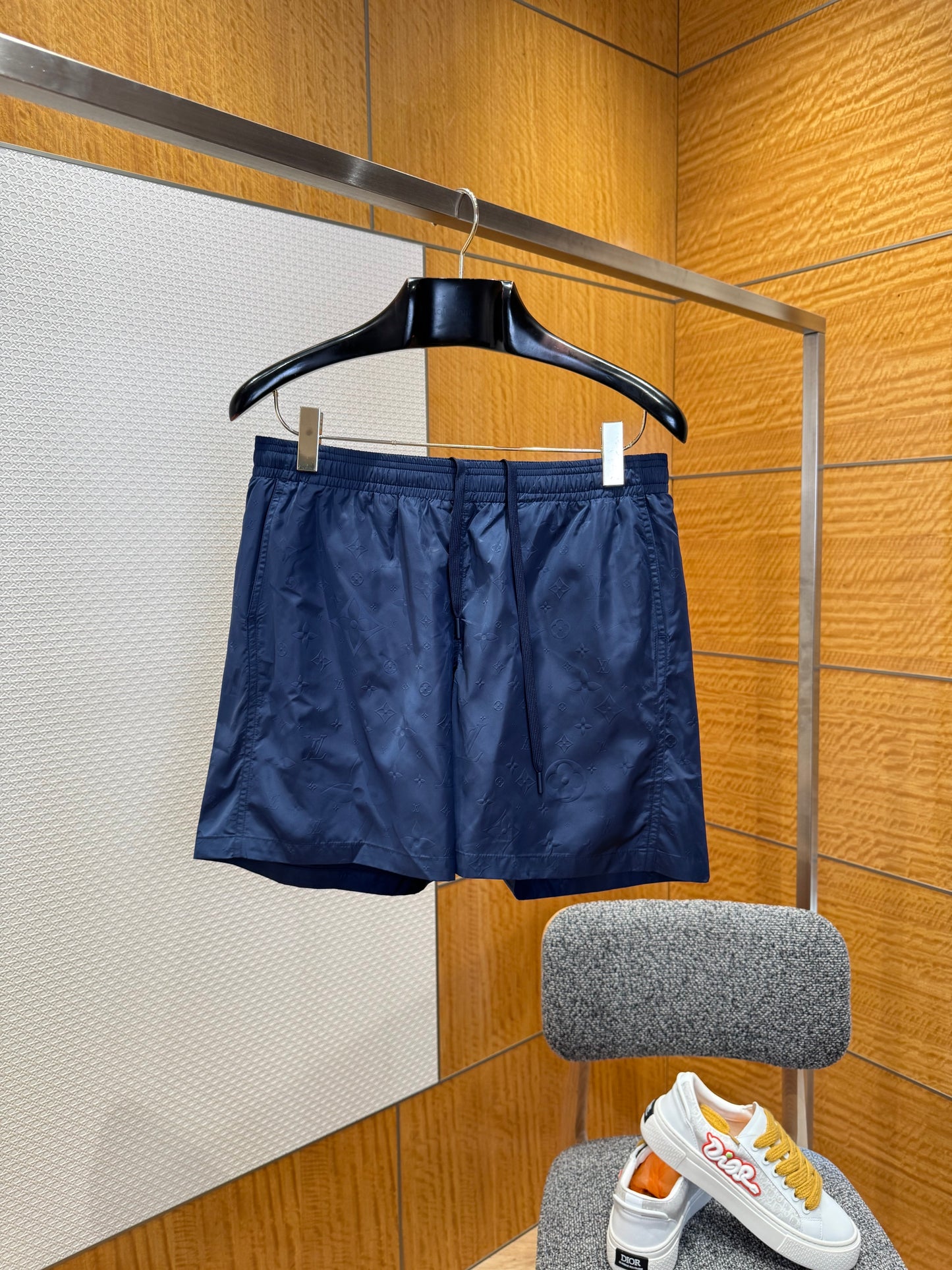 LOU SHORTS