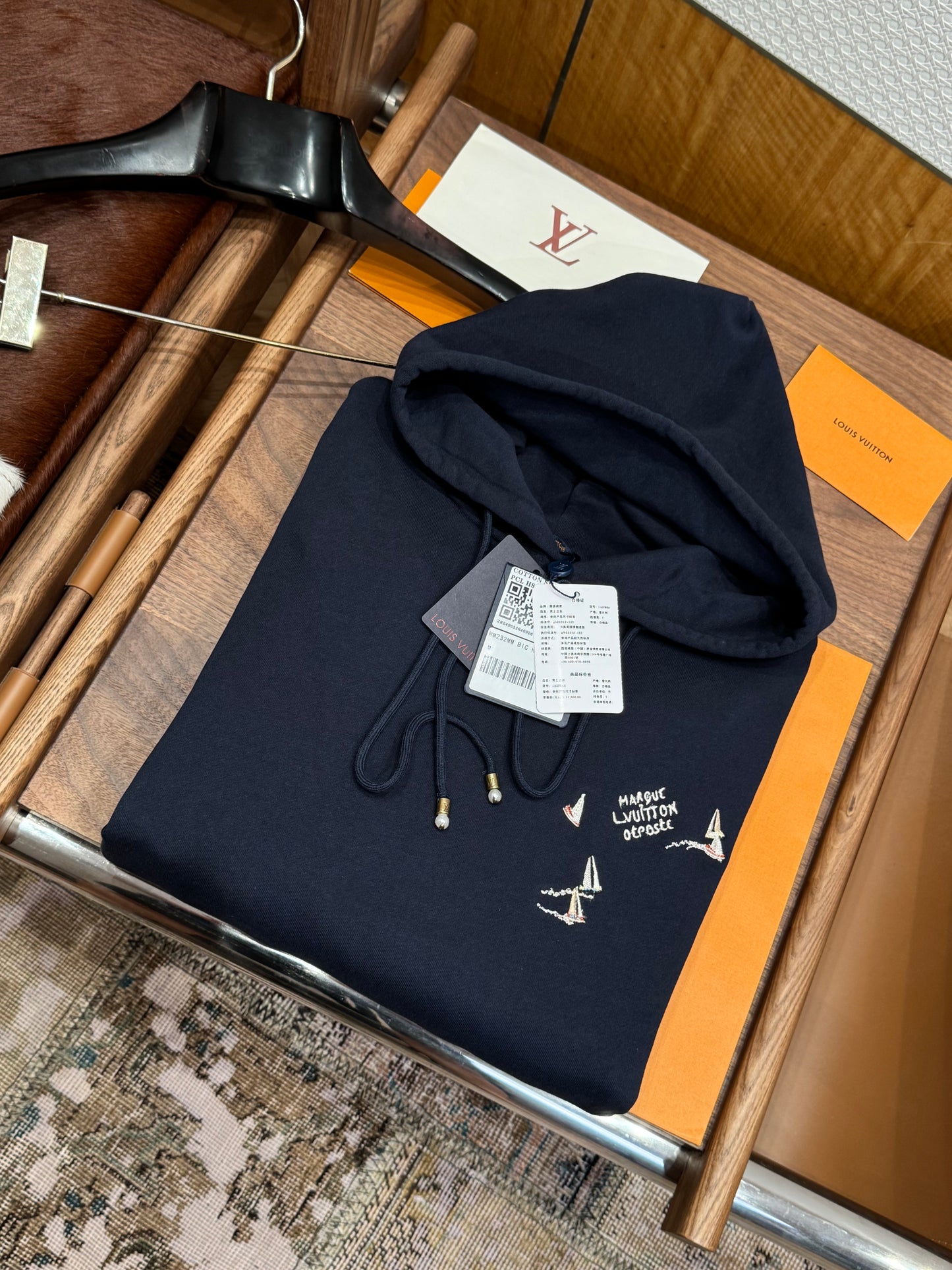 LOU HOODIE