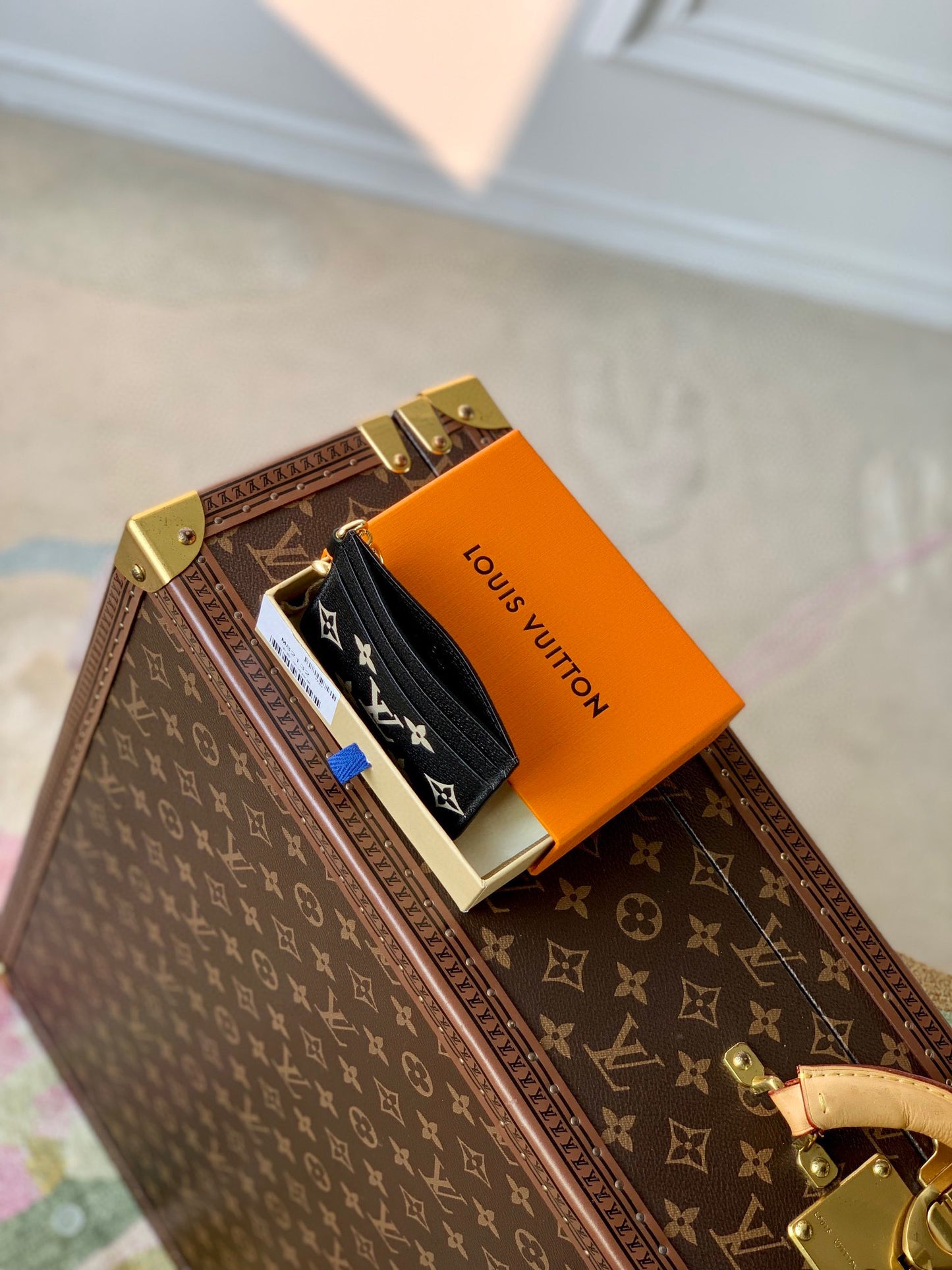 LOU CHARMS CARD HOLDER