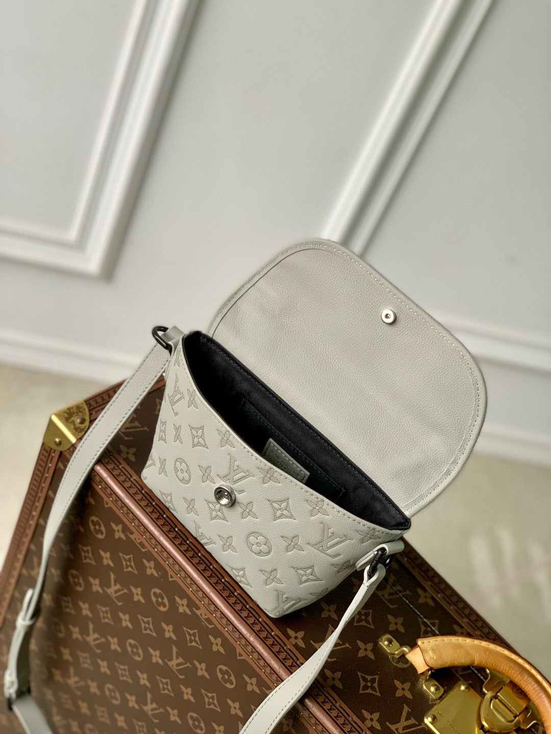 LOU PULSE WEARABLE WALLET