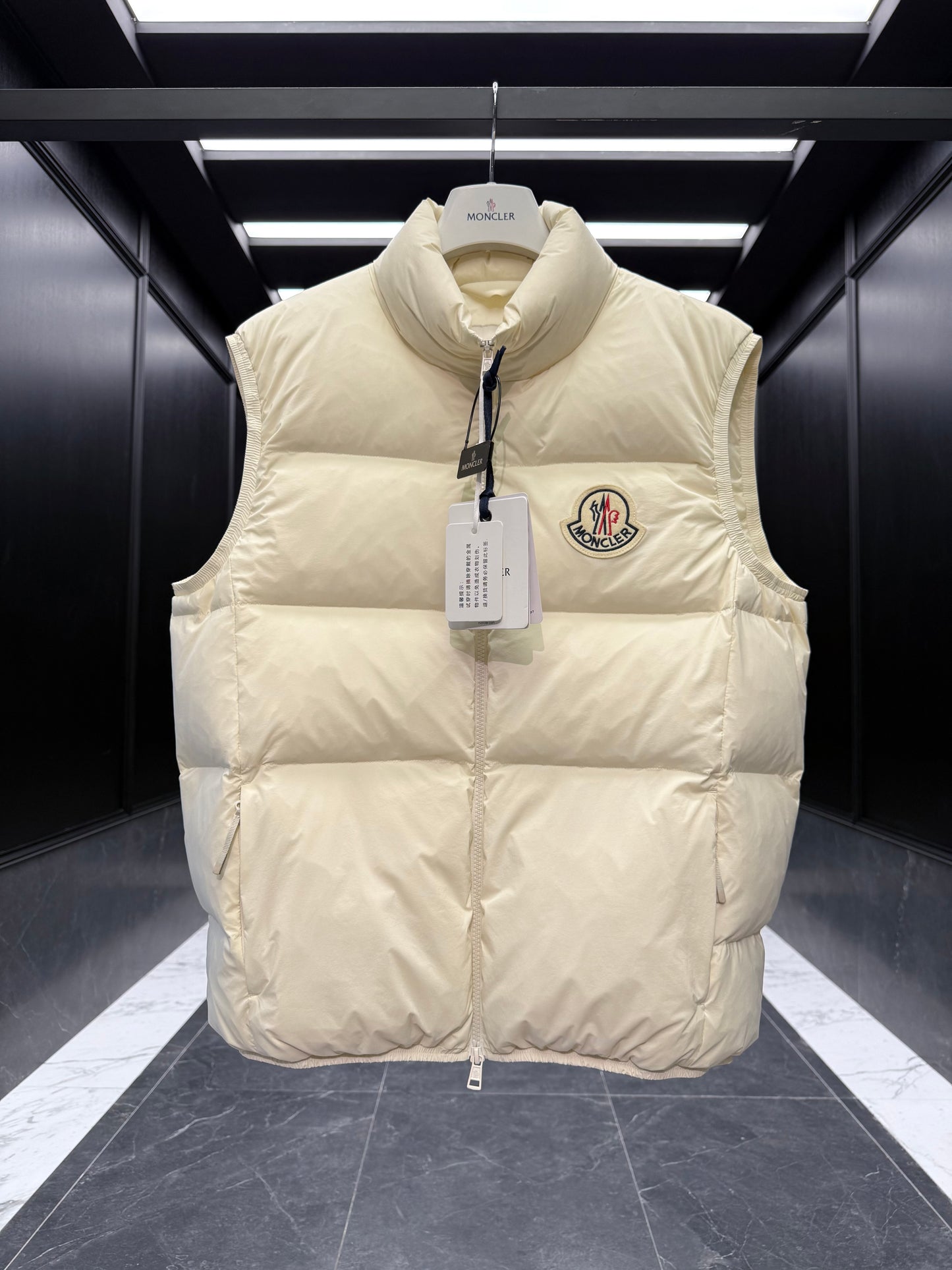 MONC ALMAZ VEST