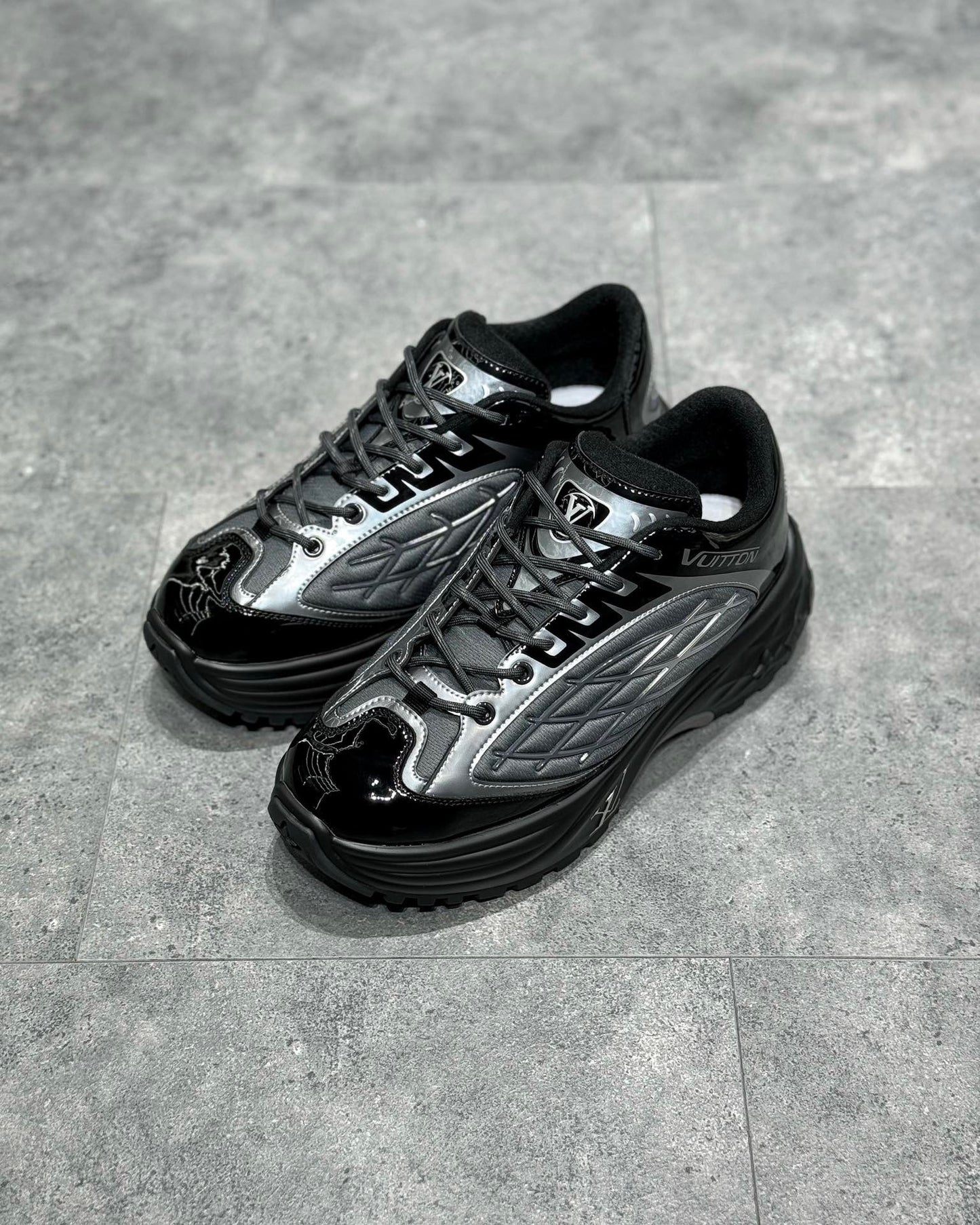 LOU DISCOVERY TRAINERS