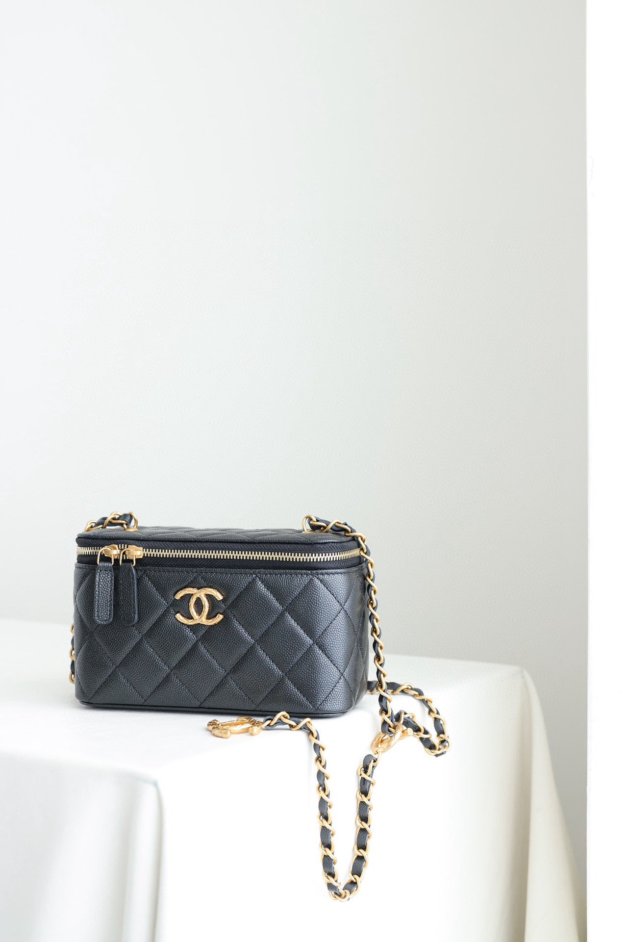 CC 24S VANITY BAG