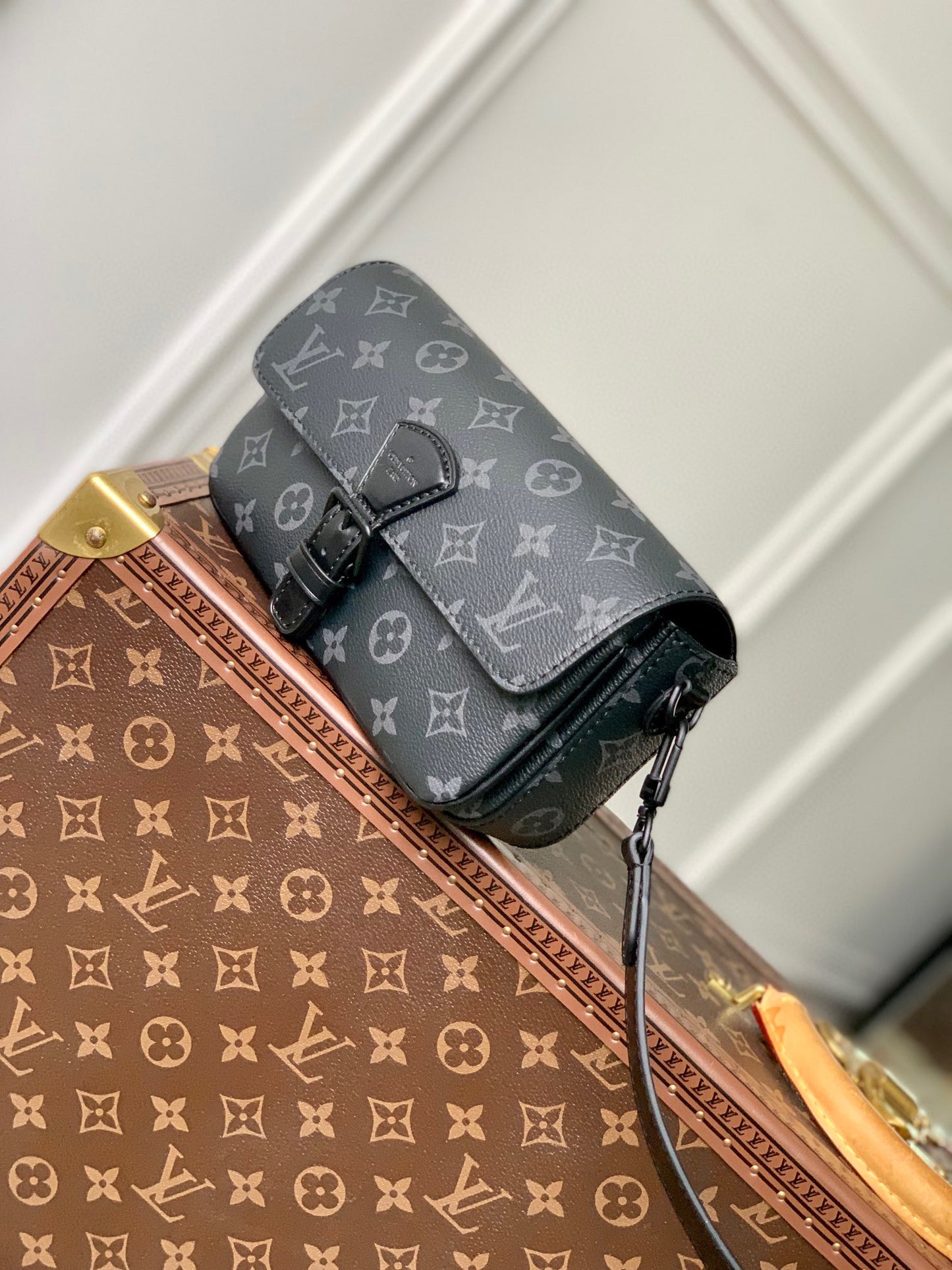 LOU MONTSOURIS WEARABLE WALLET