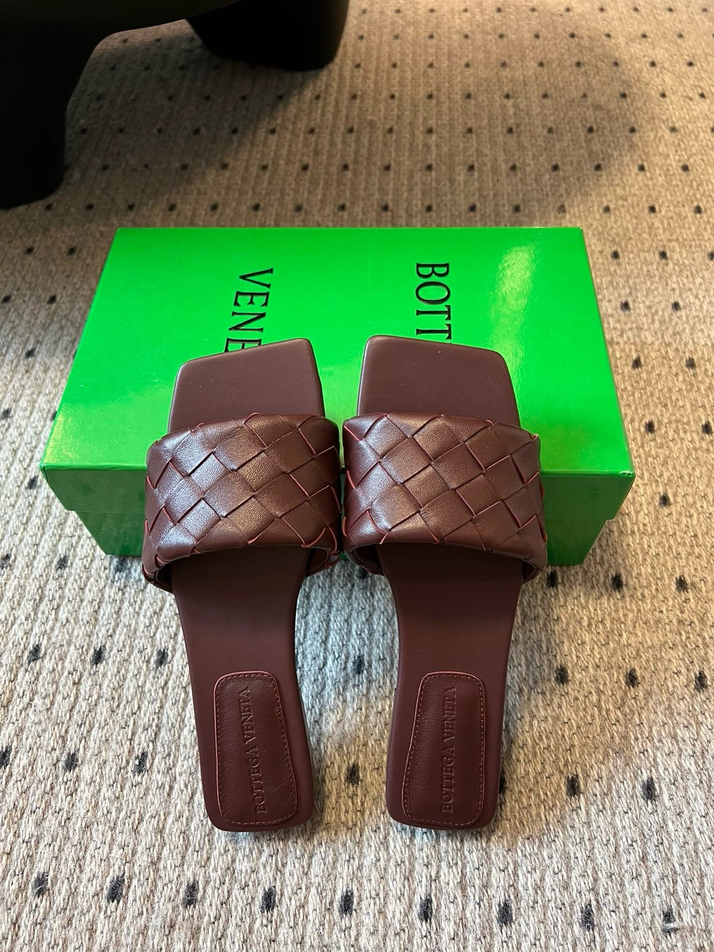 BOTT V SANDALS