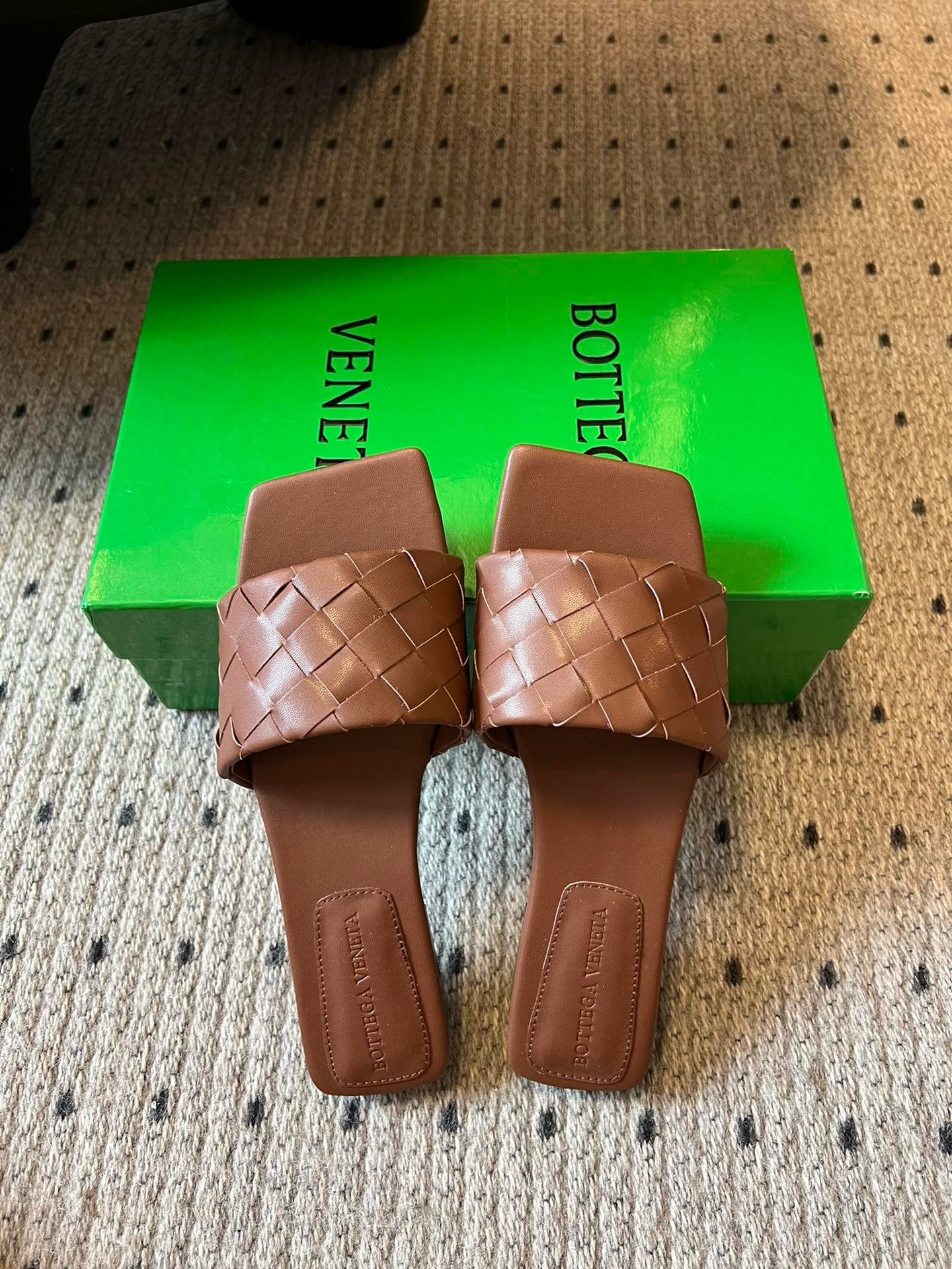 BOTT V SANDALS
