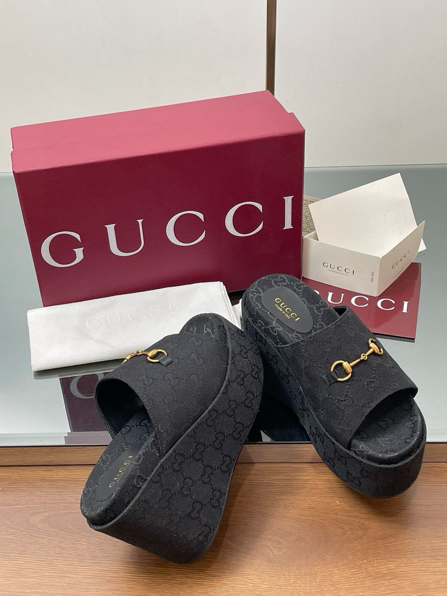GG WEDGE SANDALS