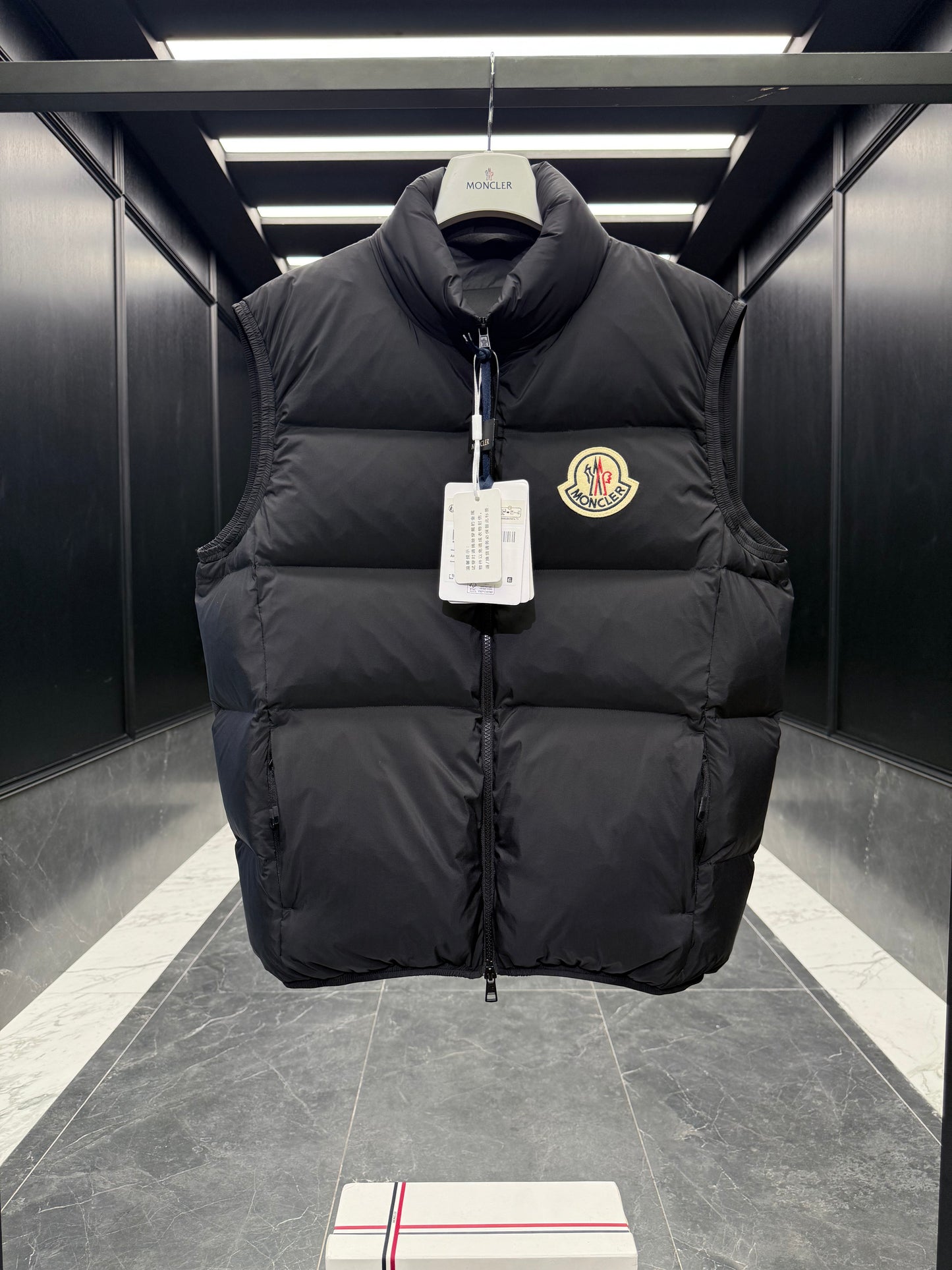 MONC ALMAZ VEST