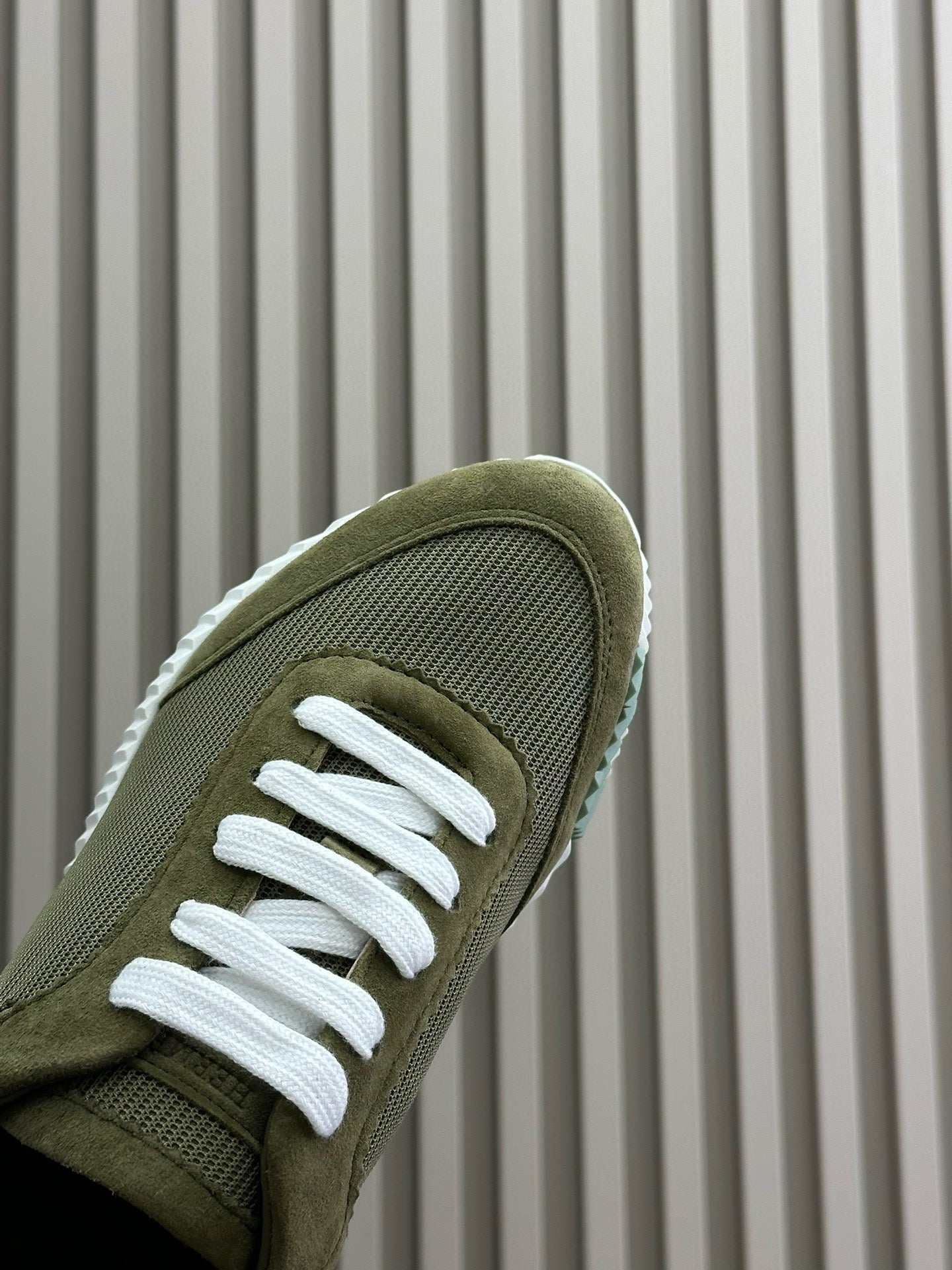 HERM BOUNCING SNEAKER