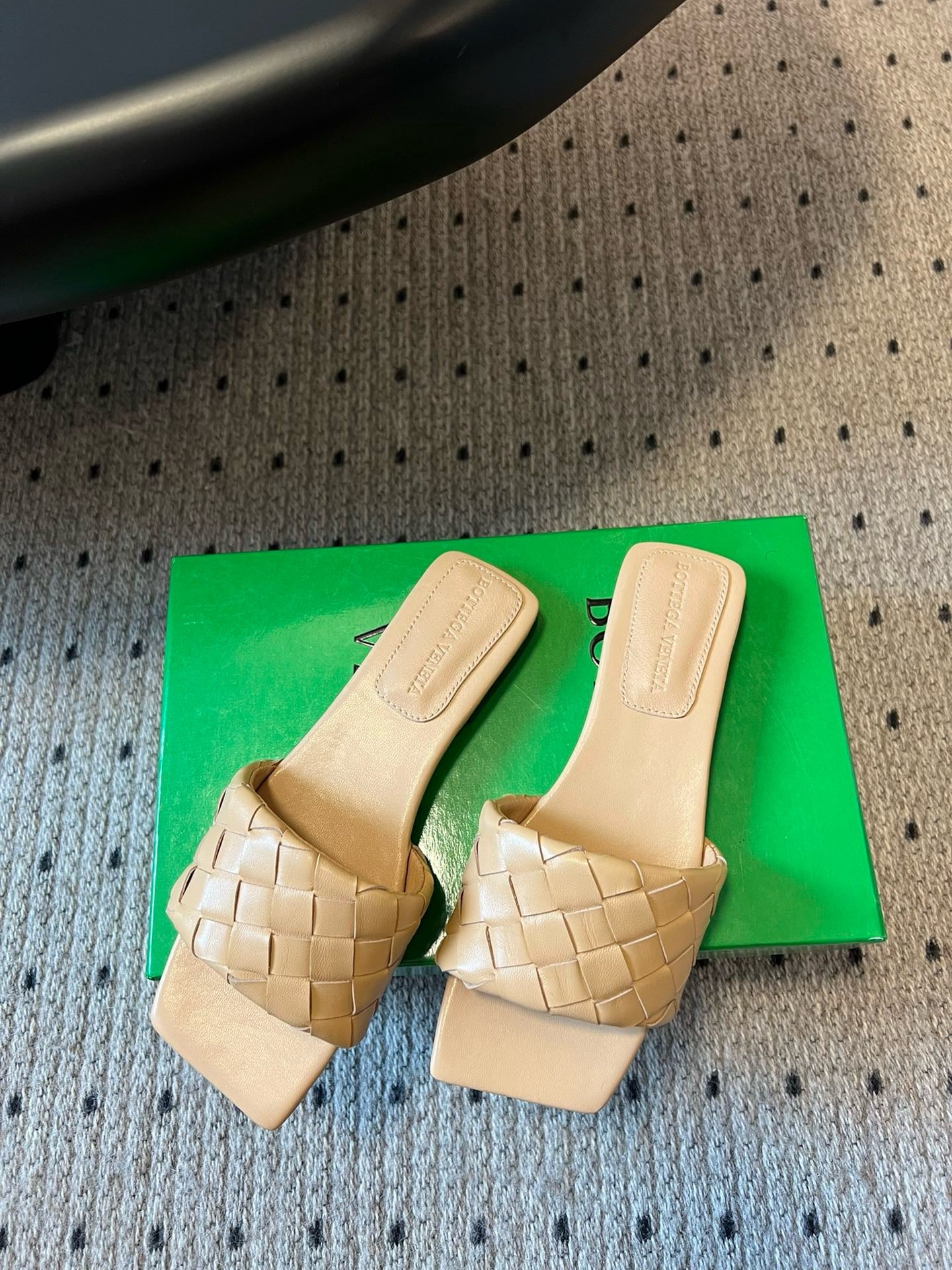 BOTT V SANDALS