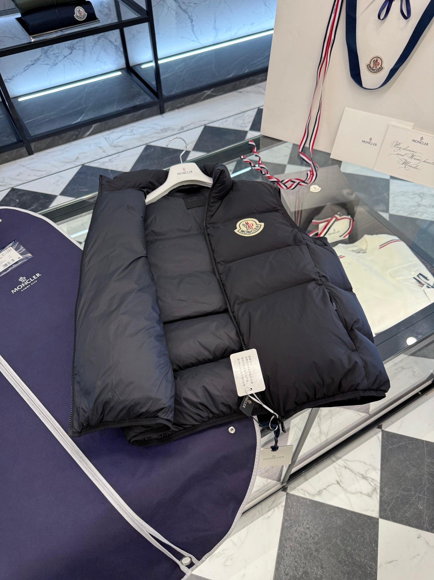 MONC ALMAZ VEST