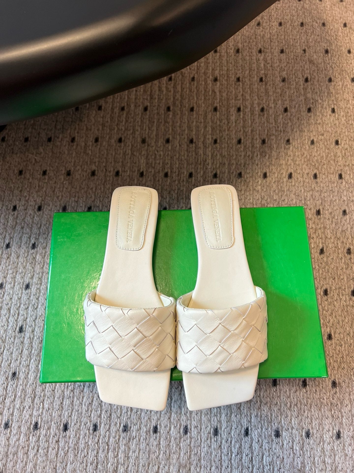 BOTT V SANDALS