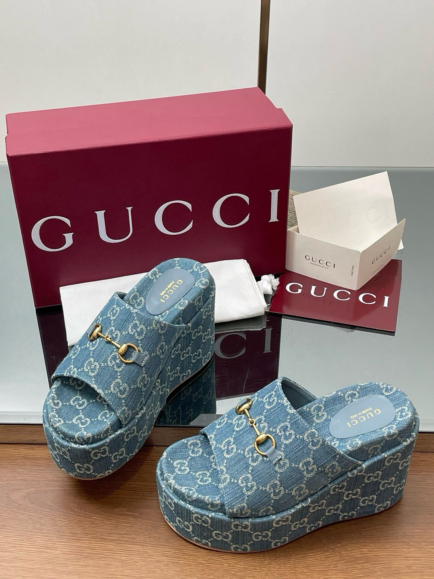 GG WEDGE SANDALS
