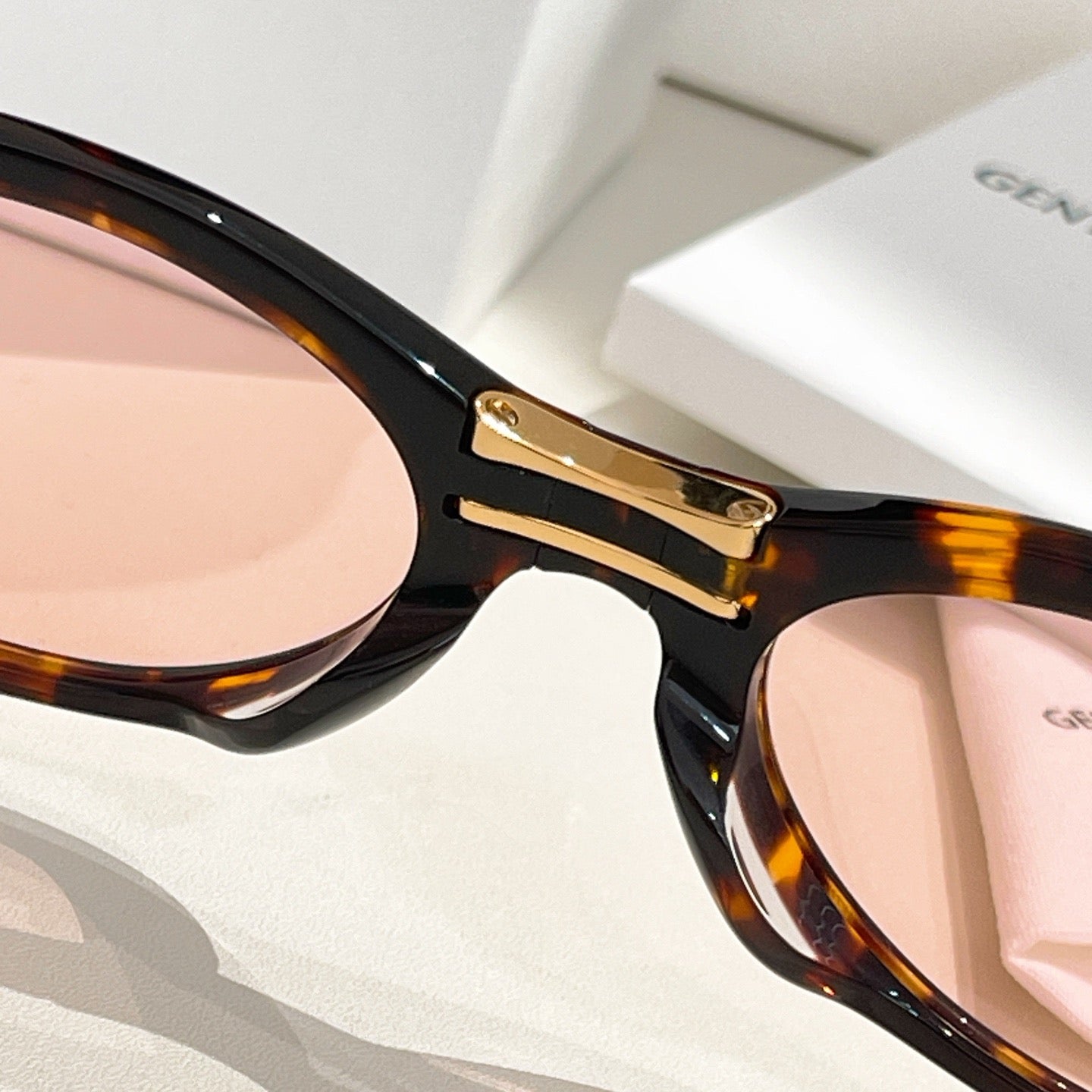 GENTLE M SUNGLASSES