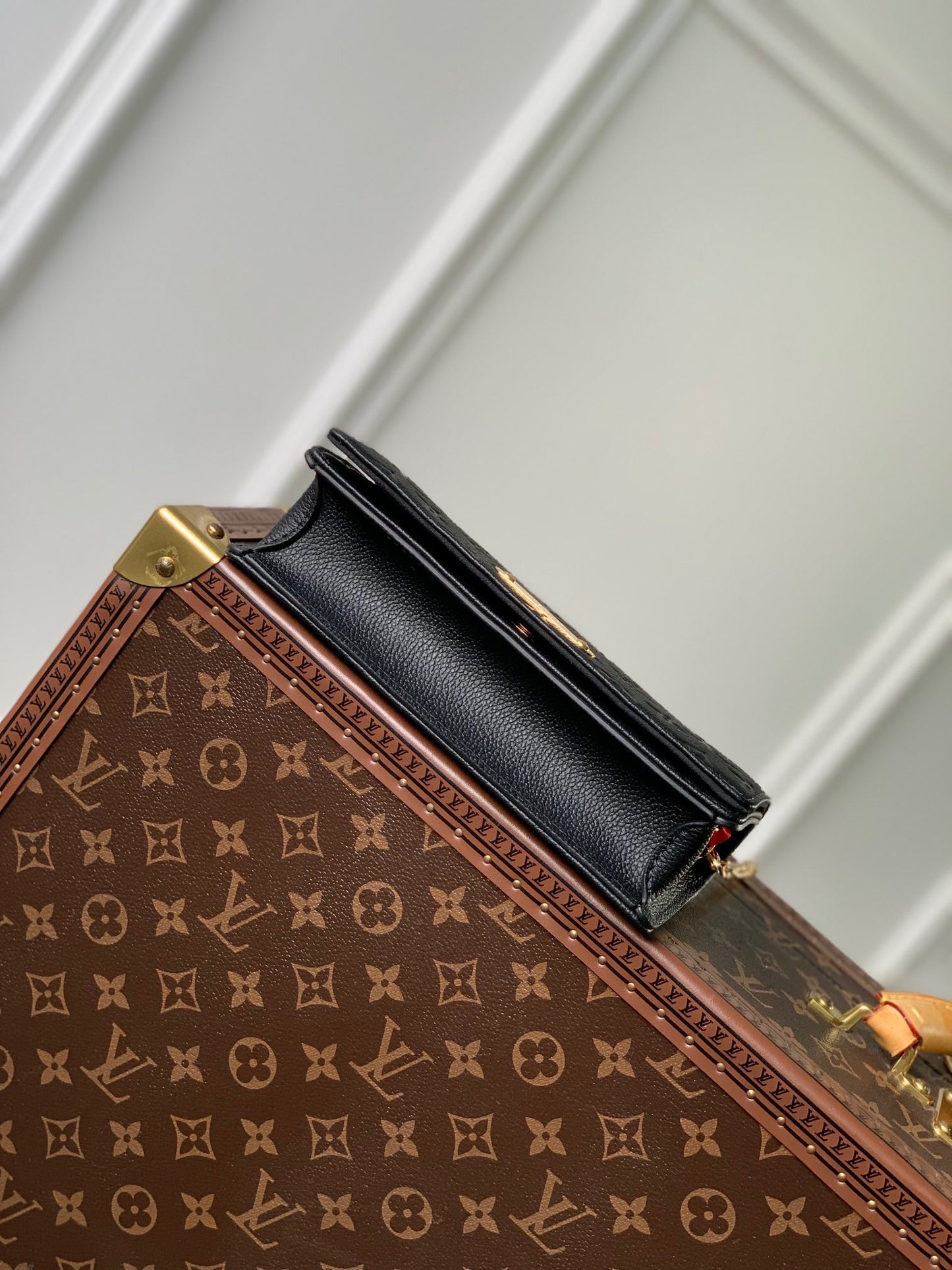 LOU LILY WALLET ON CHAIN