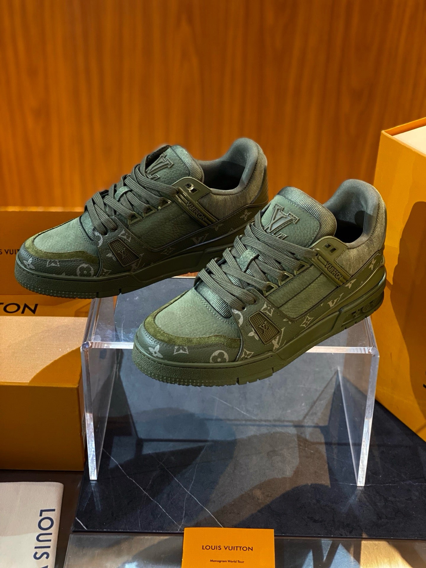 LOU TRAINERS