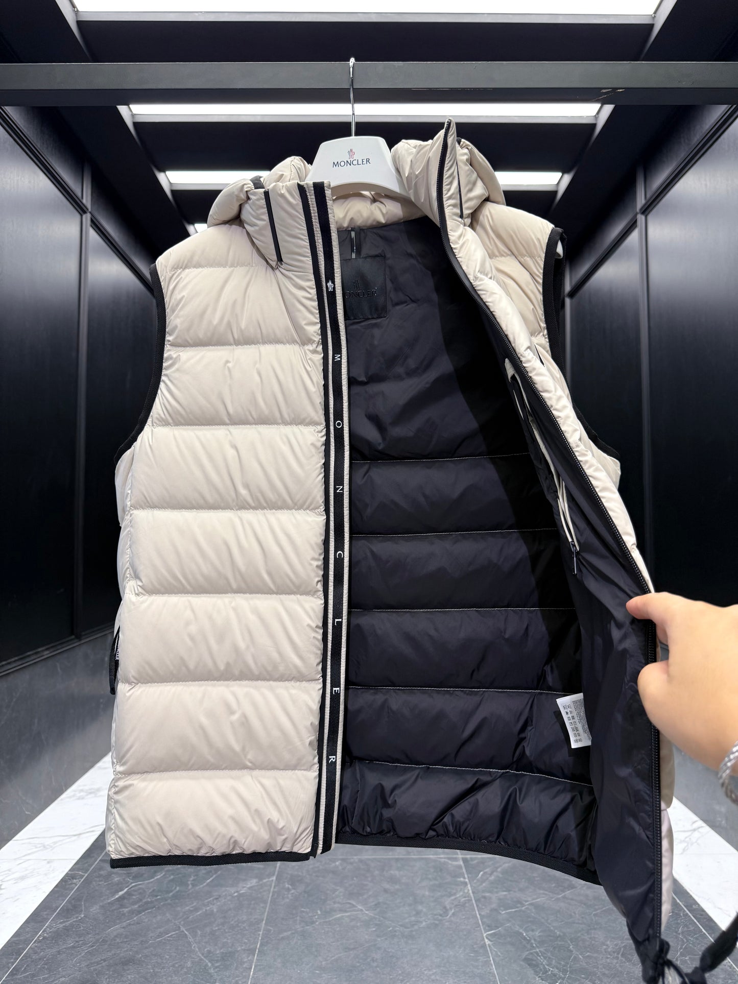 MONC VALMASQUE VEST