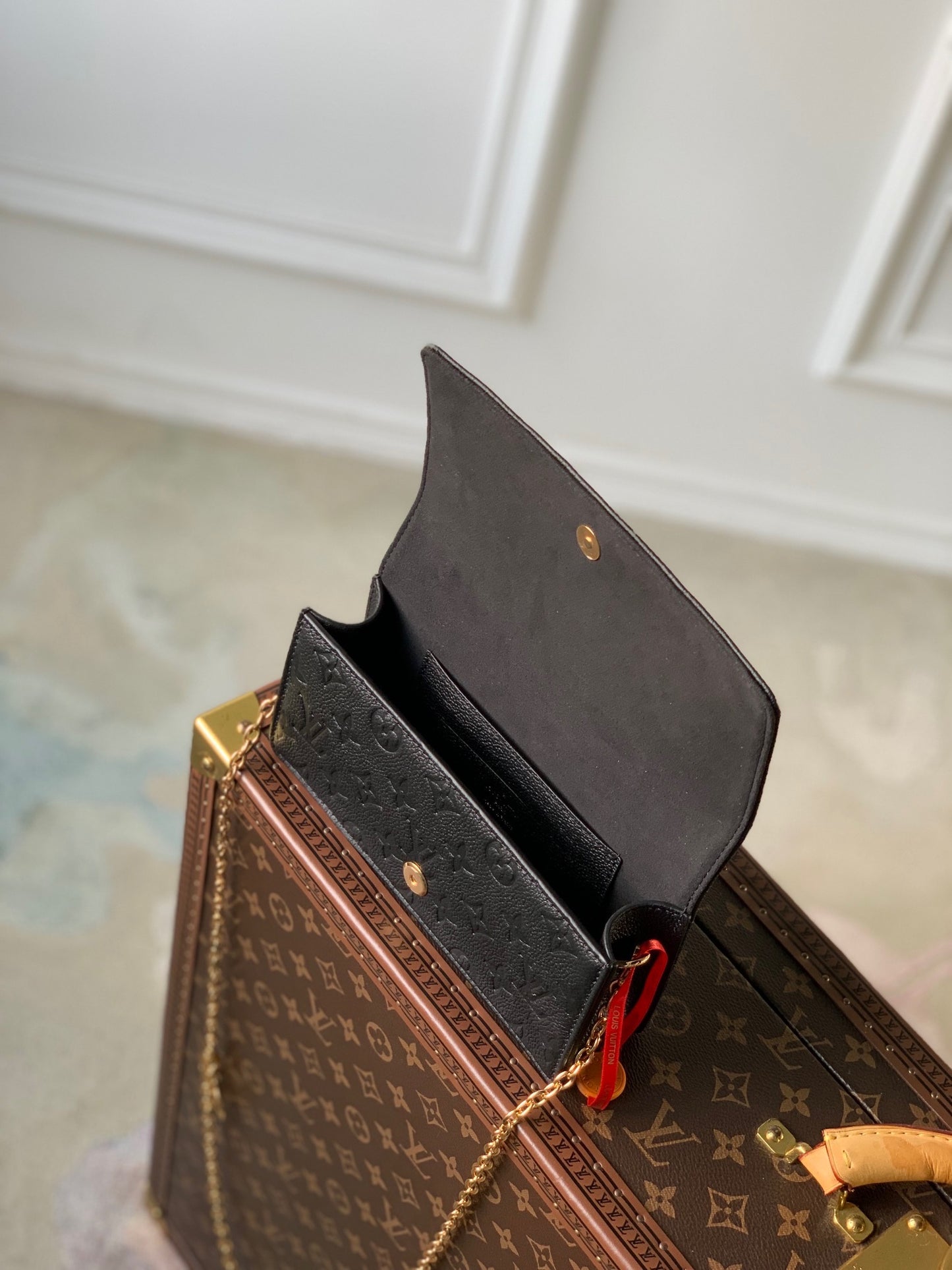LOU LILY WALLET ON CHAIN