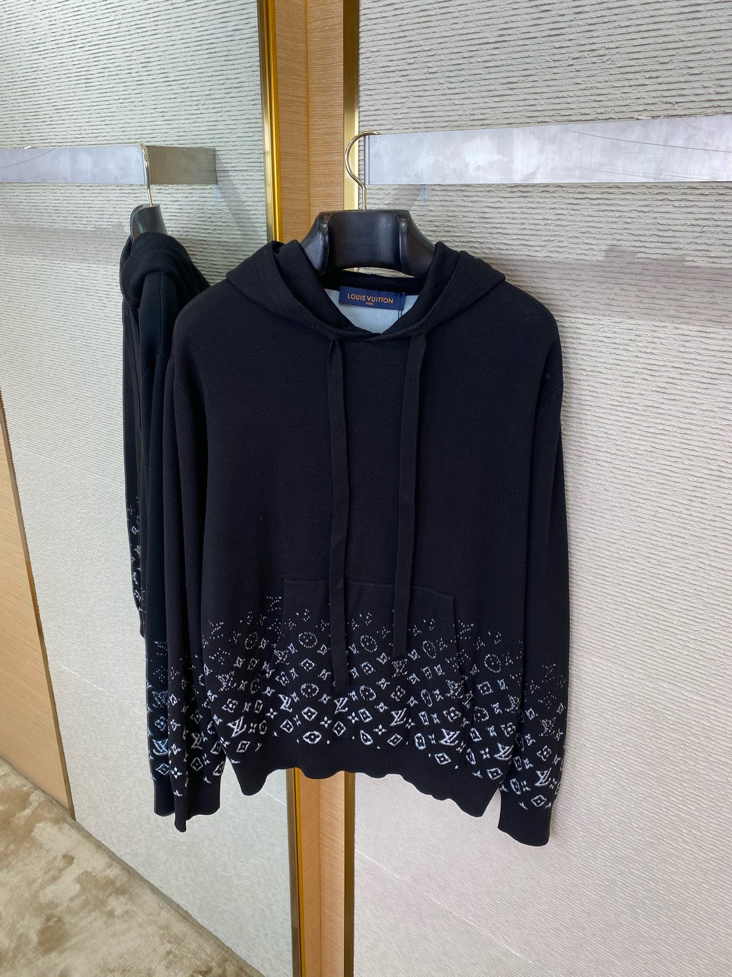 LOU HOODIE