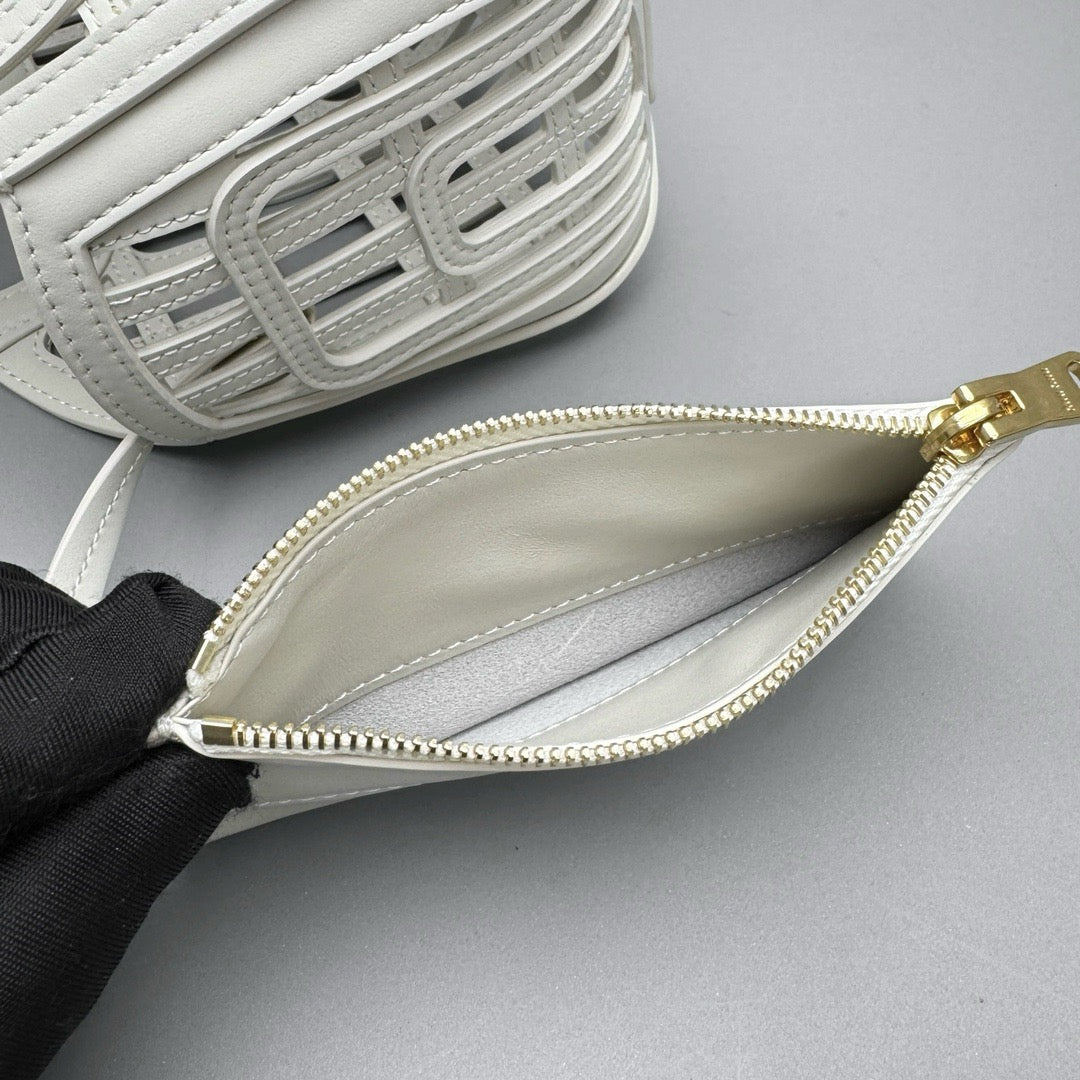 MIU M LEATHER BASKET BAG