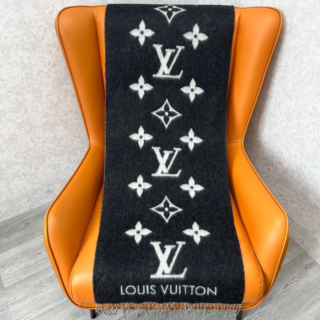 LOU SCARF