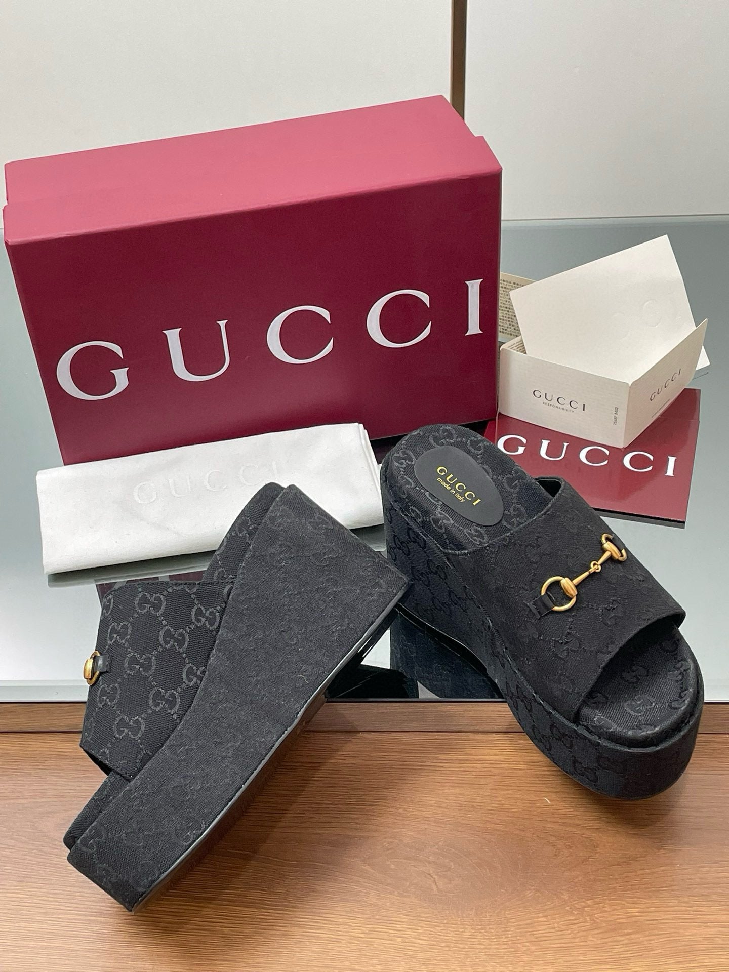 GG WEDGE SANDALS