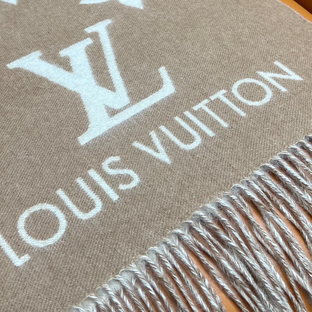 LOU SCARF
