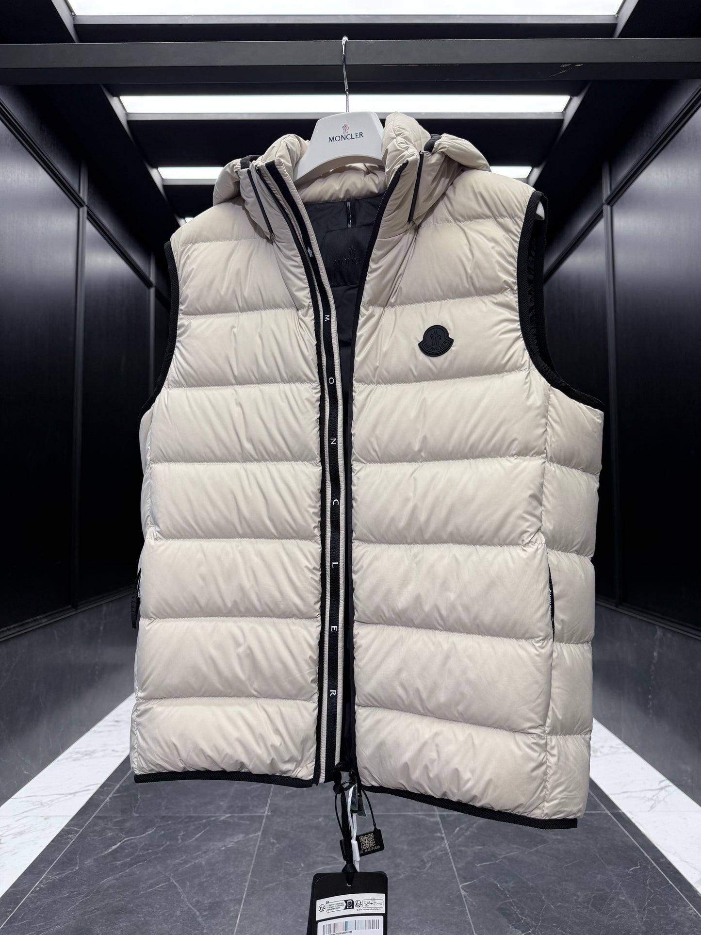 MONC VALMASQUE VEST