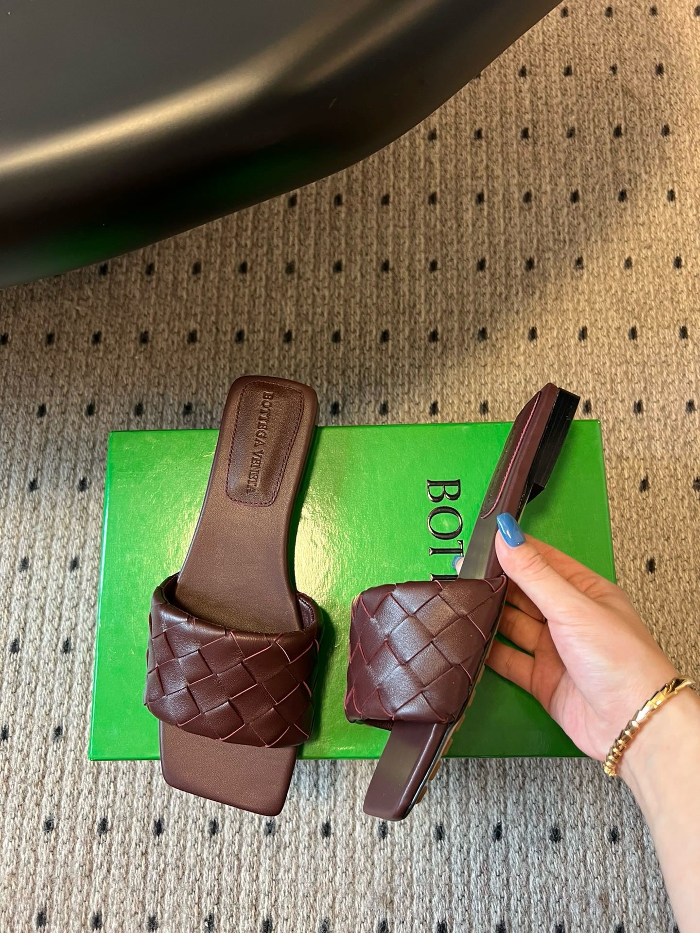 BOTT V SANDALS