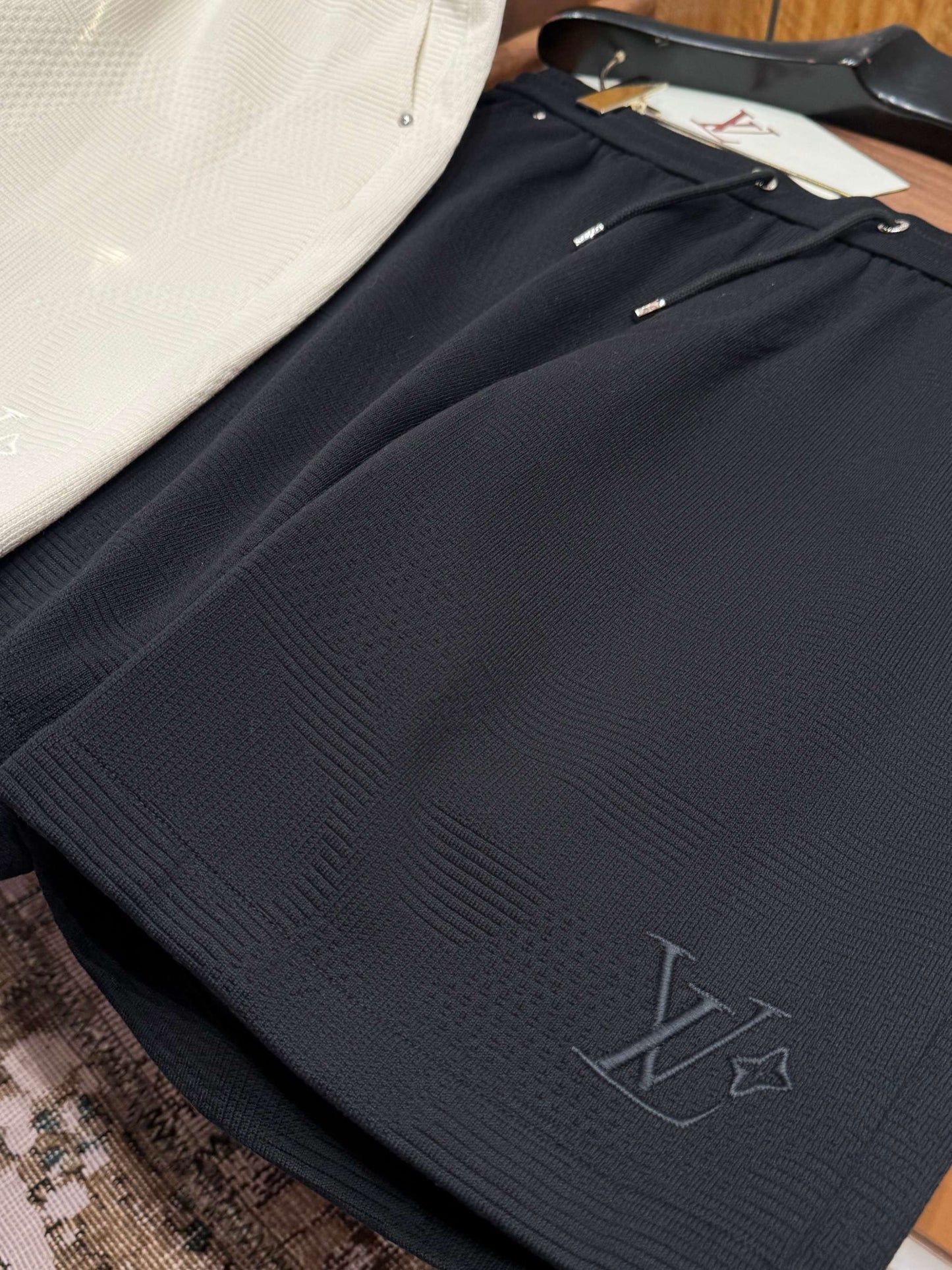 LOU SHORTS