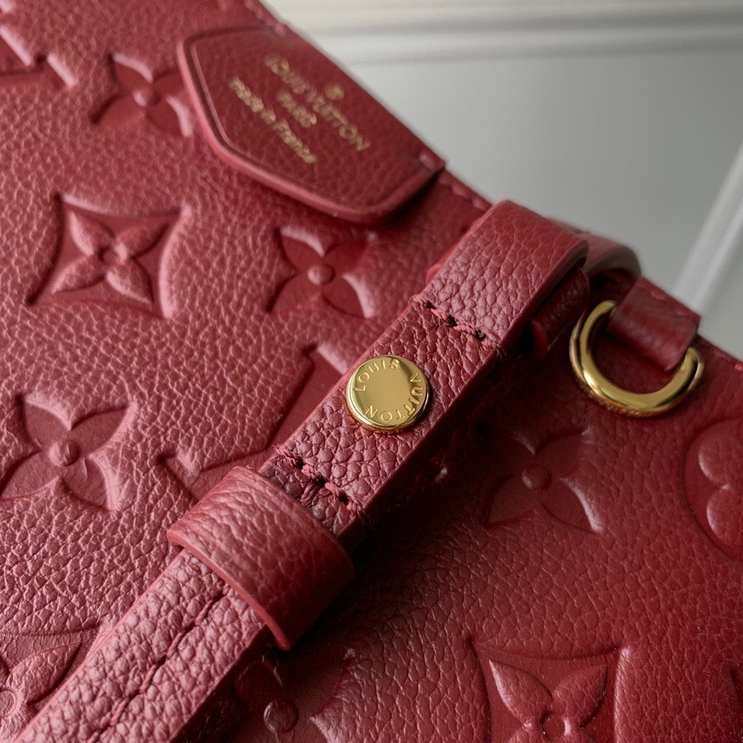 LOU EASY POUCH ON STRAP