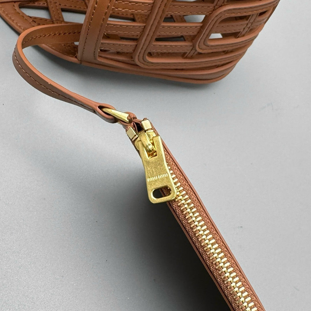 MIU M LEATHER BASKET BAG