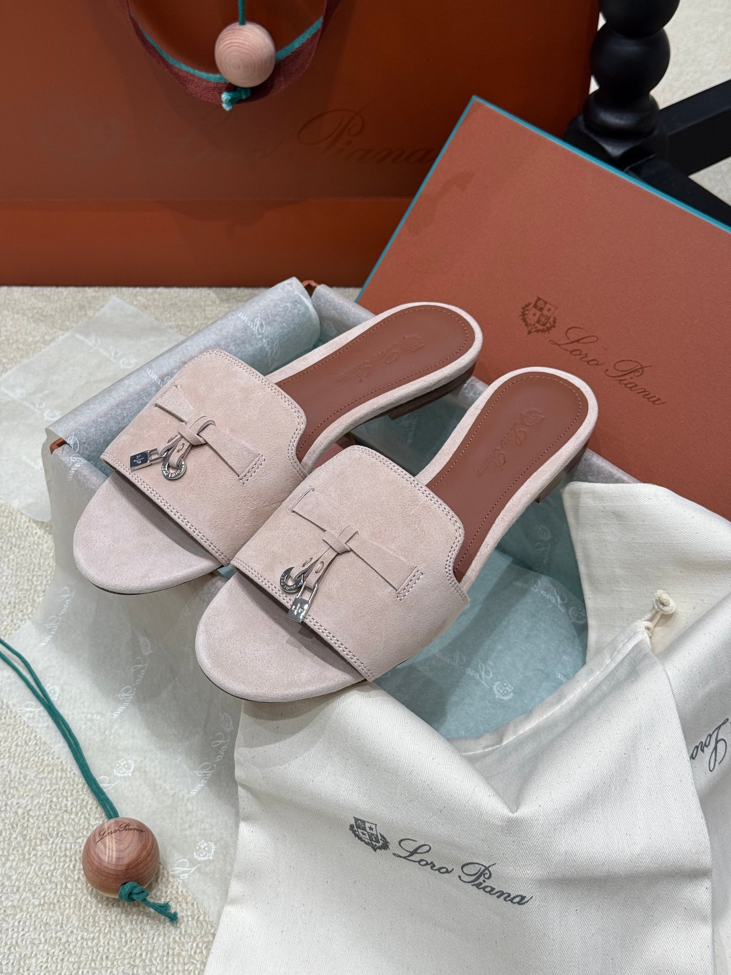 LORO P SUMMER CHARM SLIPPER