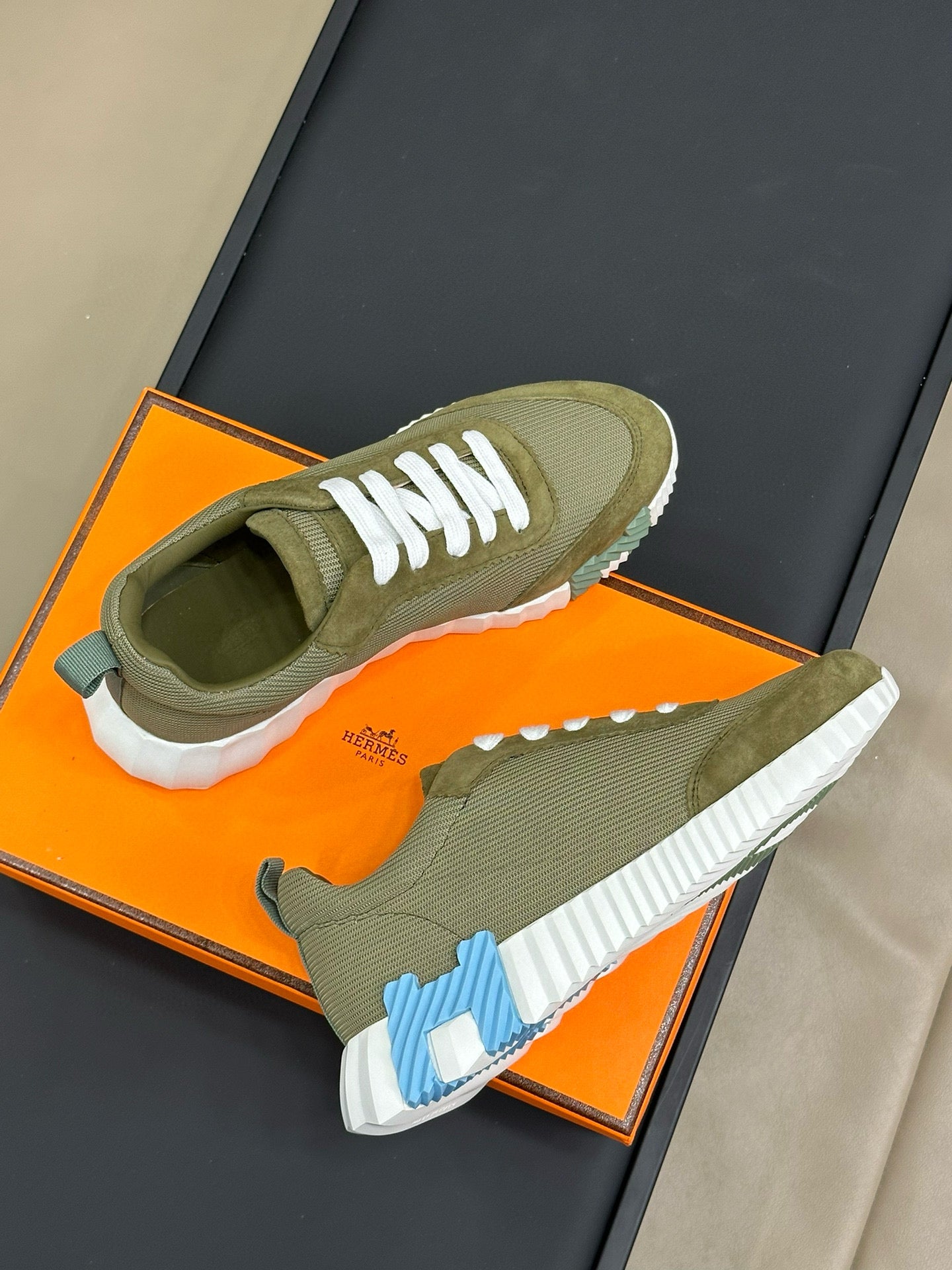 HERM BOUNCING SNEAKER