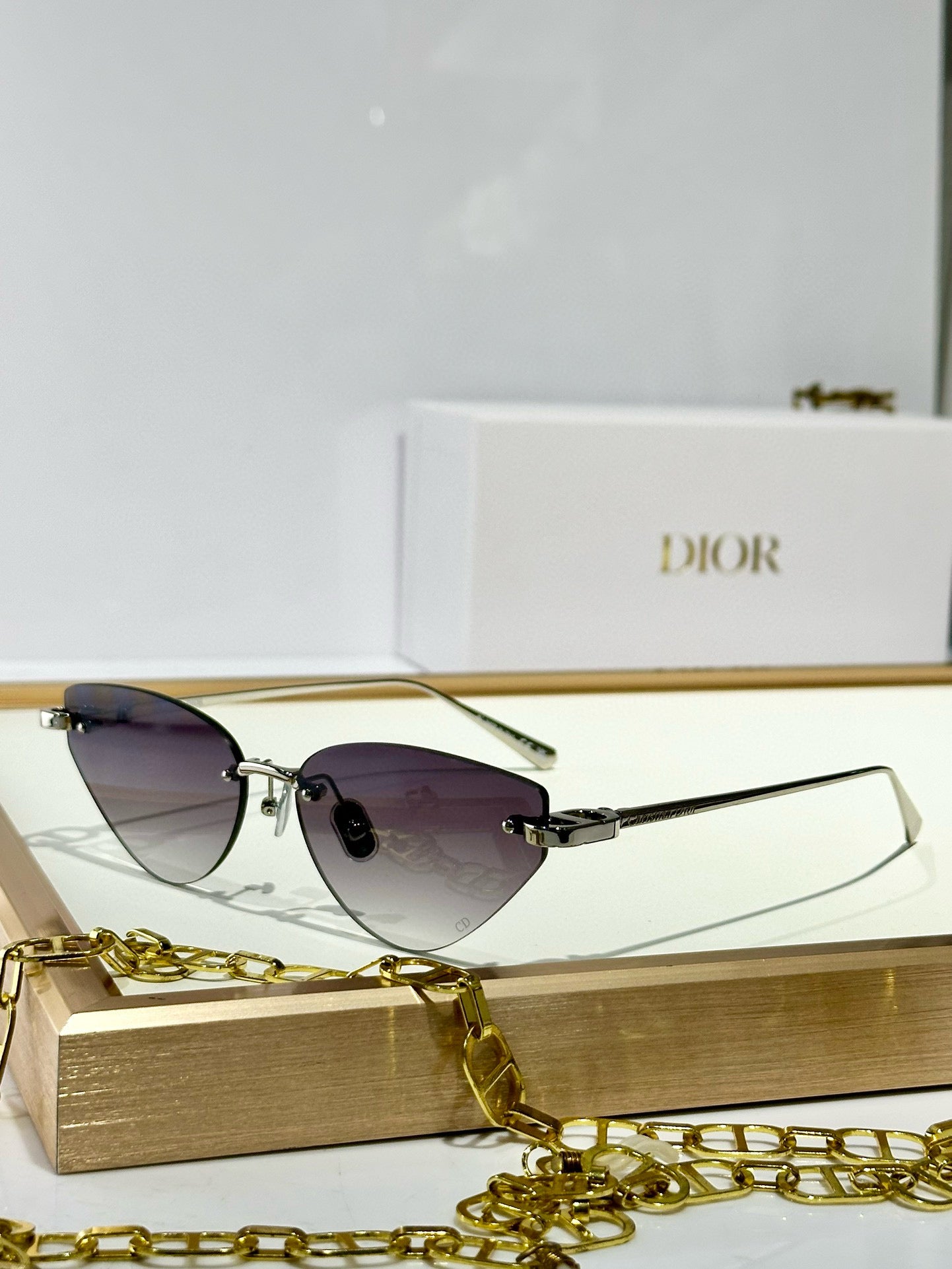CD SUNGLASSES
