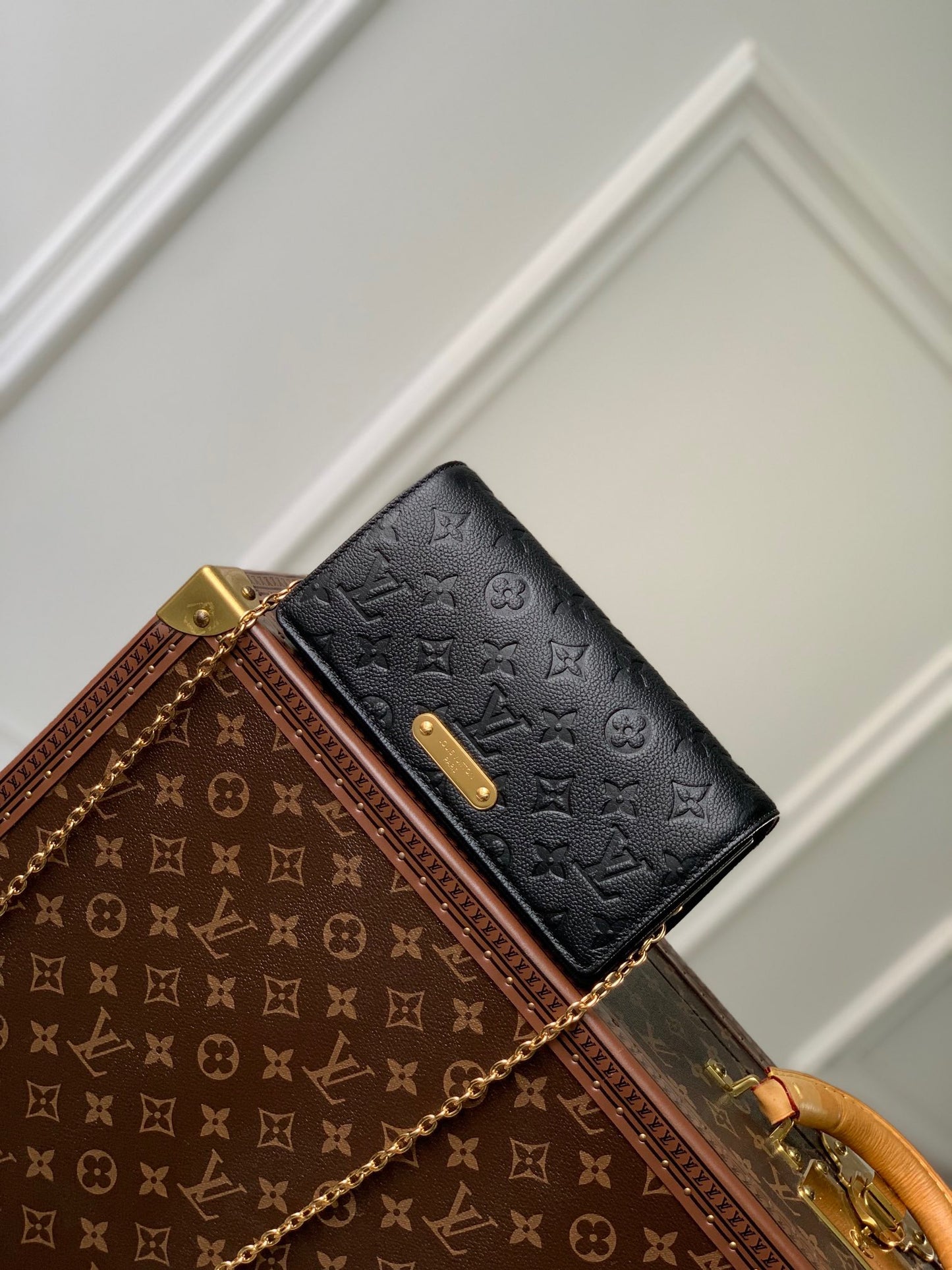 LOU LILY WALLET ON CHAIN