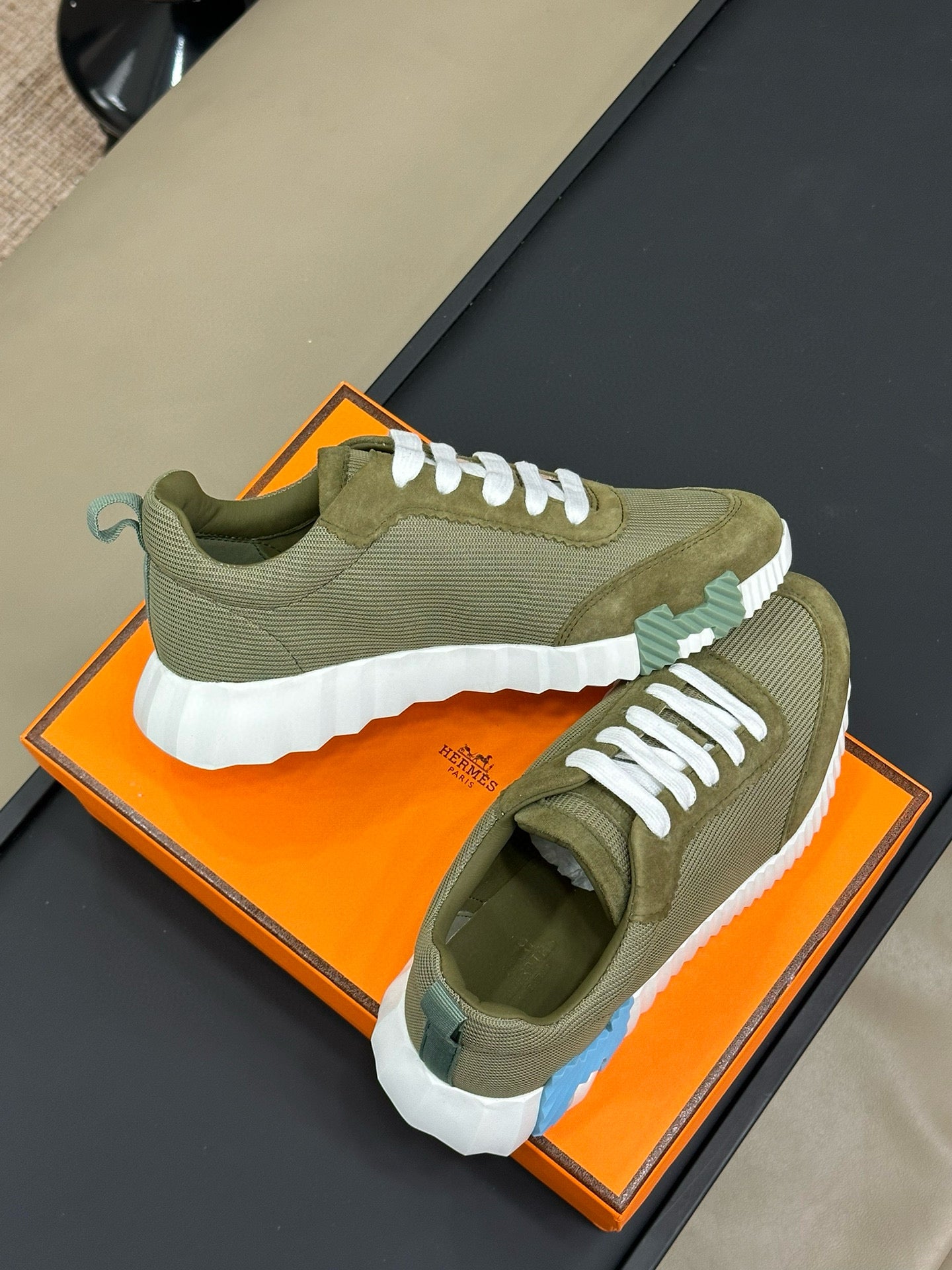 HERM BOUNCING SNEAKER