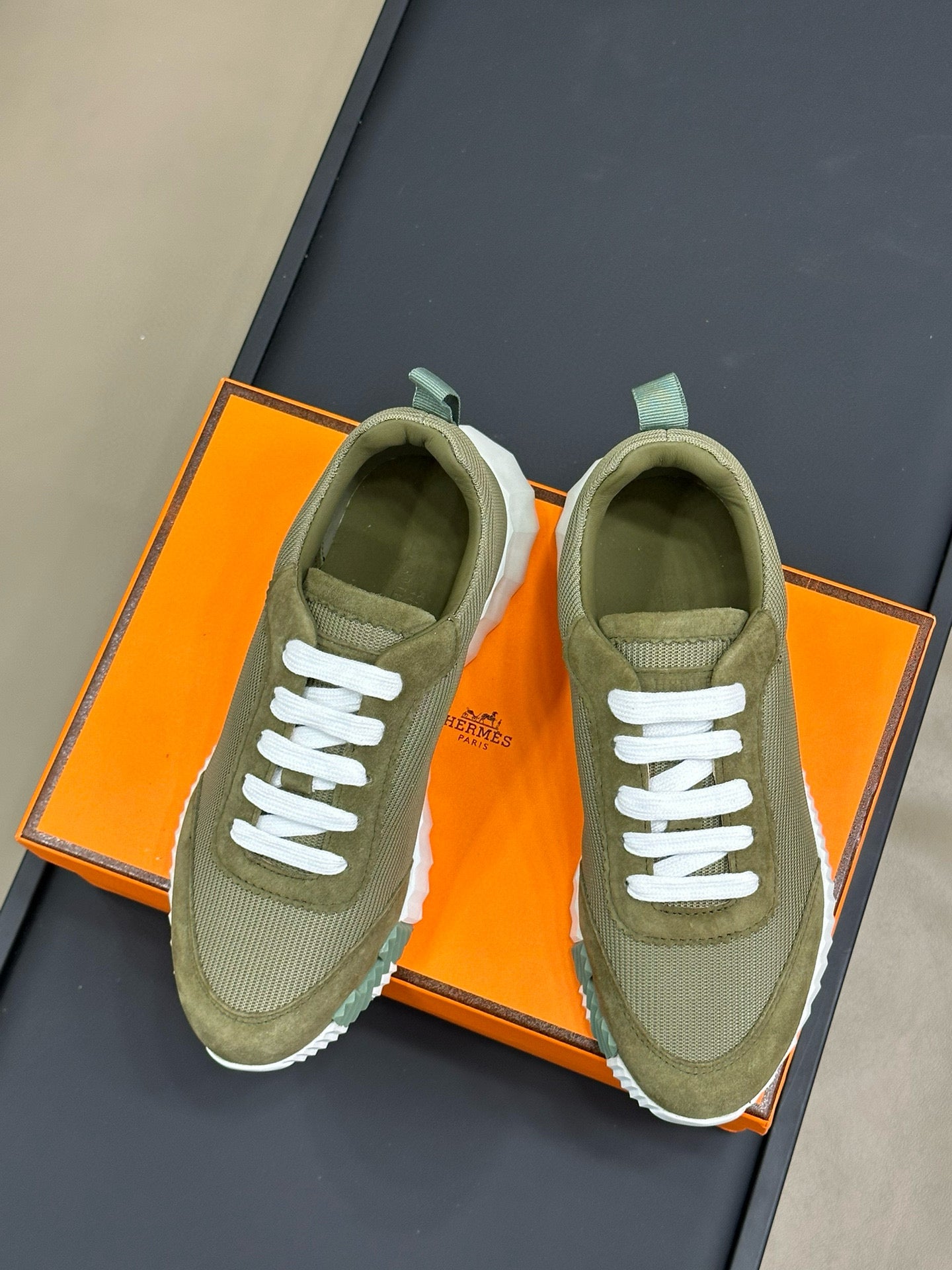 HERM BOUNCING SNEAKER