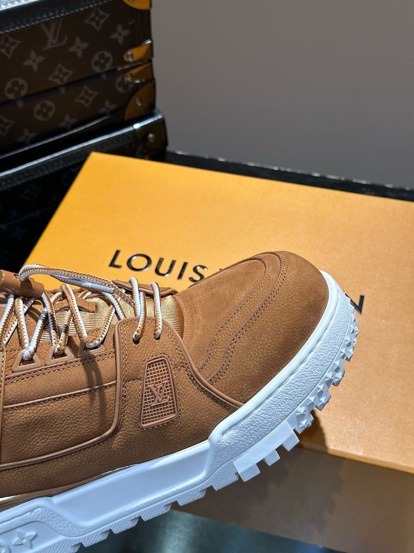 LOU TRAINERS