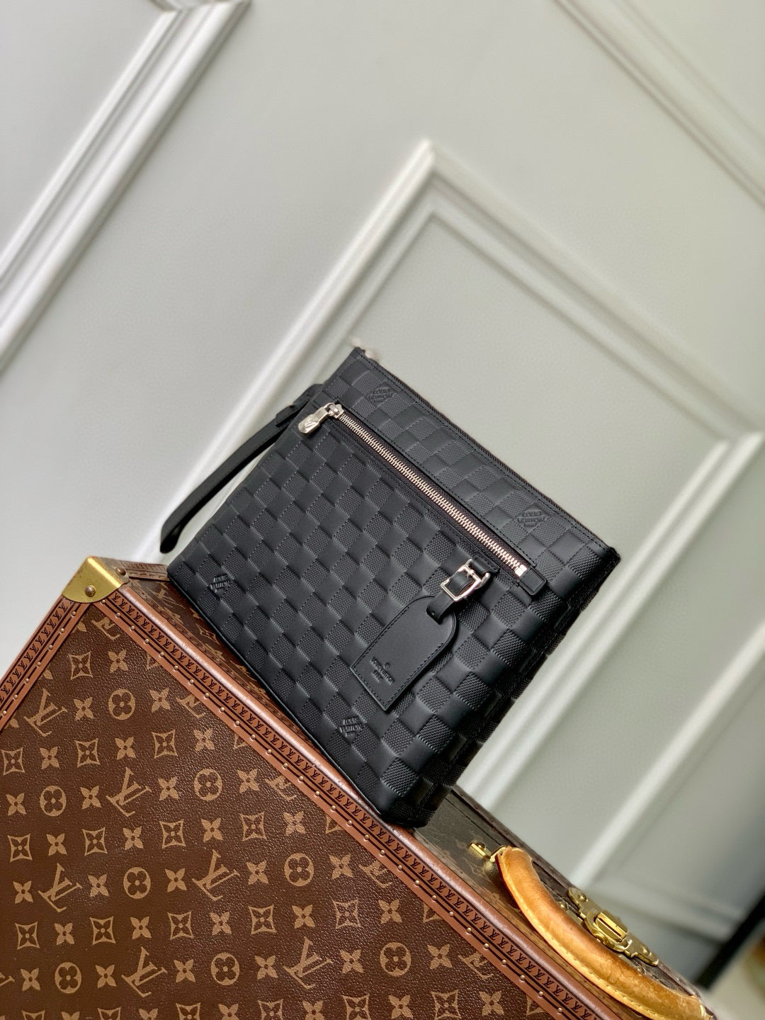 LOU TAKEOFF POUCH