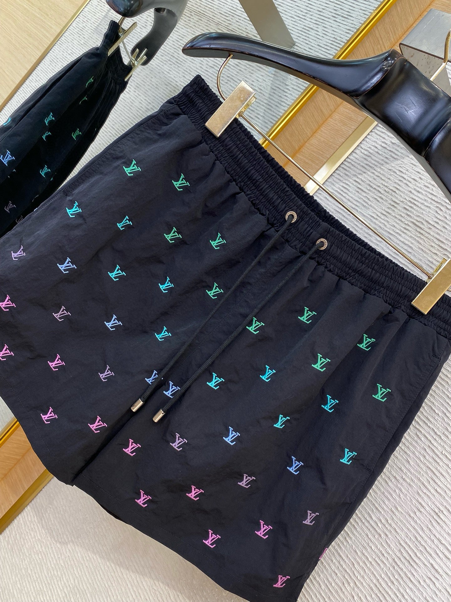 LOU SHORTS