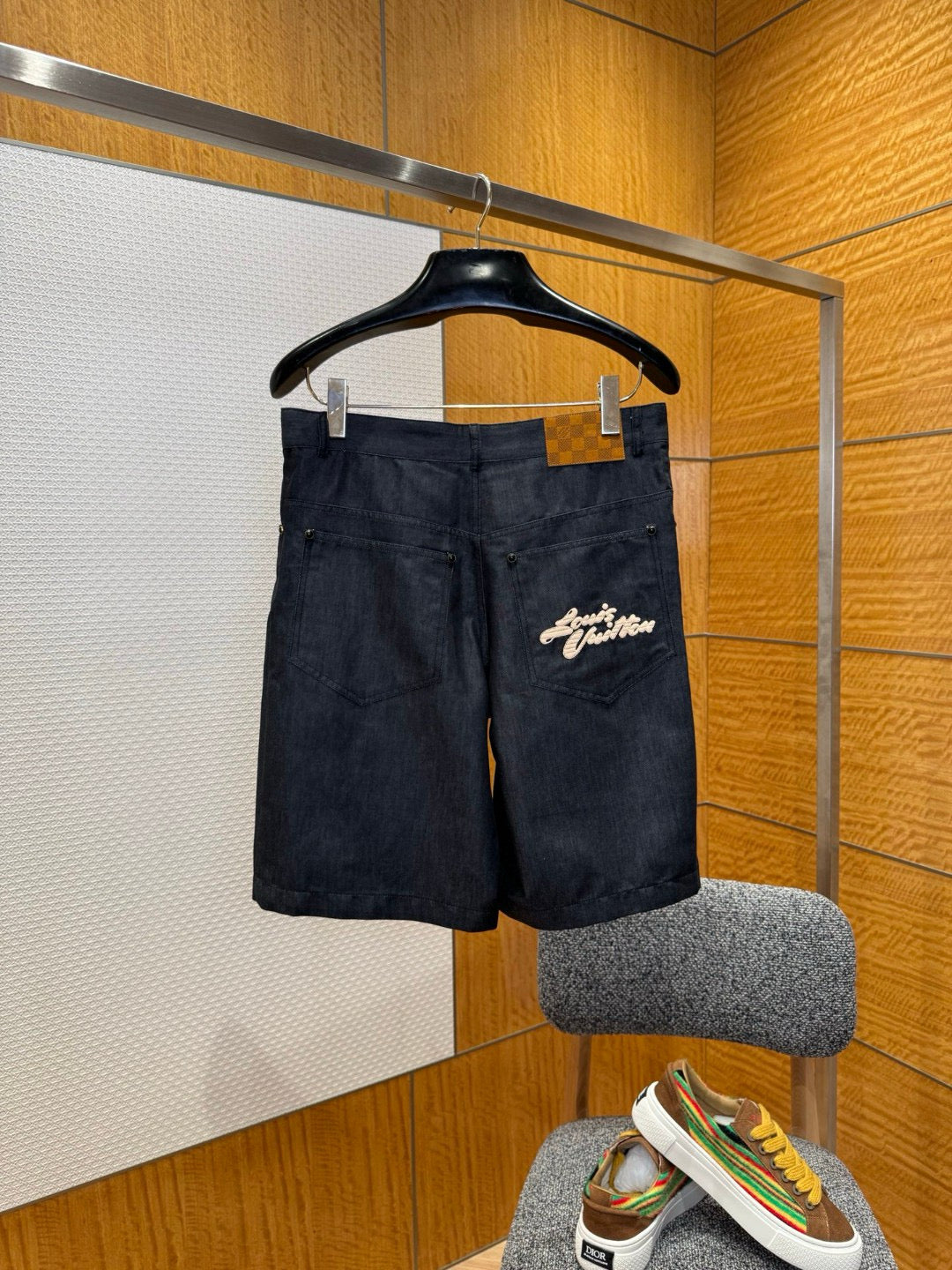 LOU SHORTS