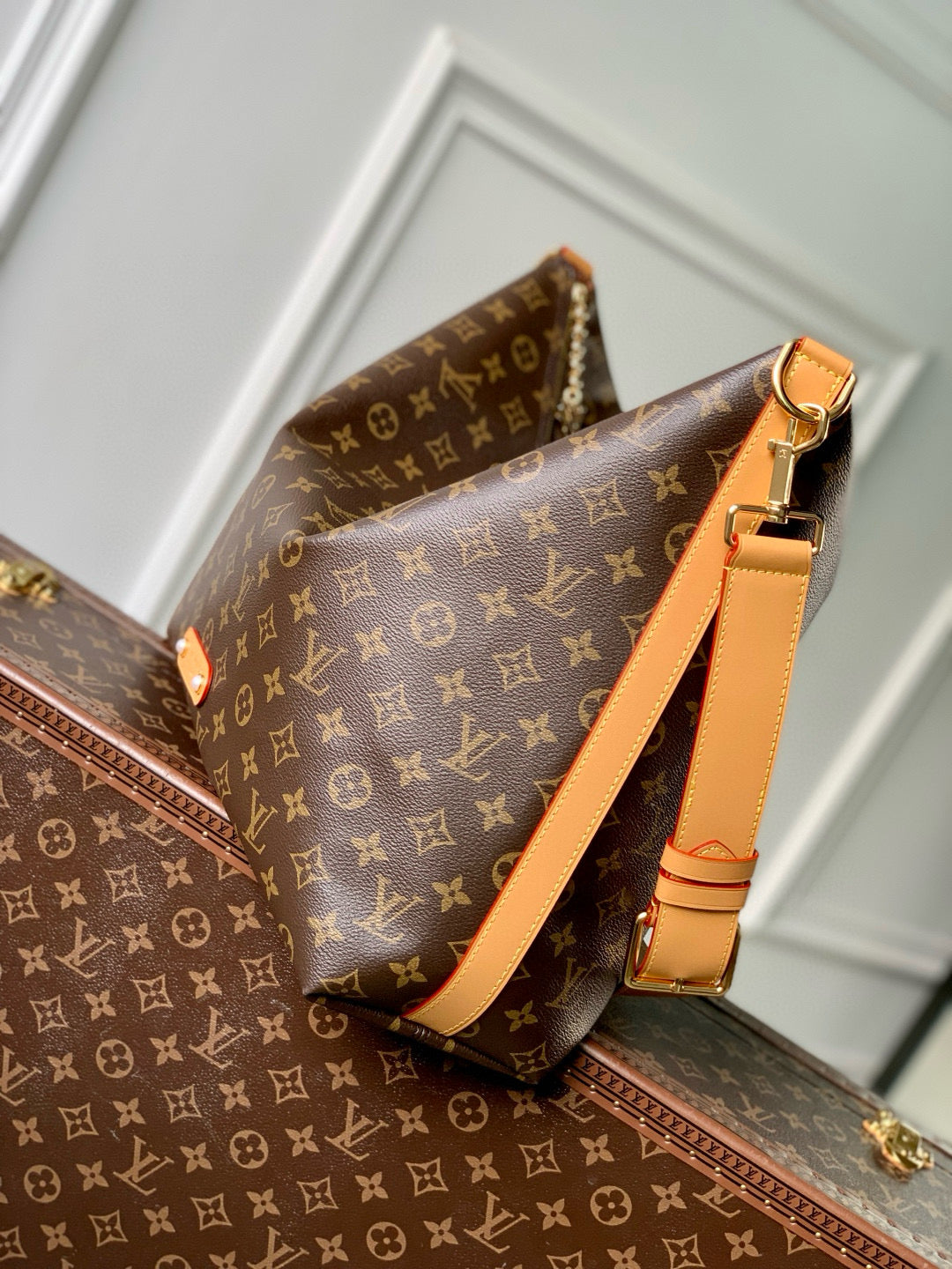 LOU VAGABOND HOBO BAG