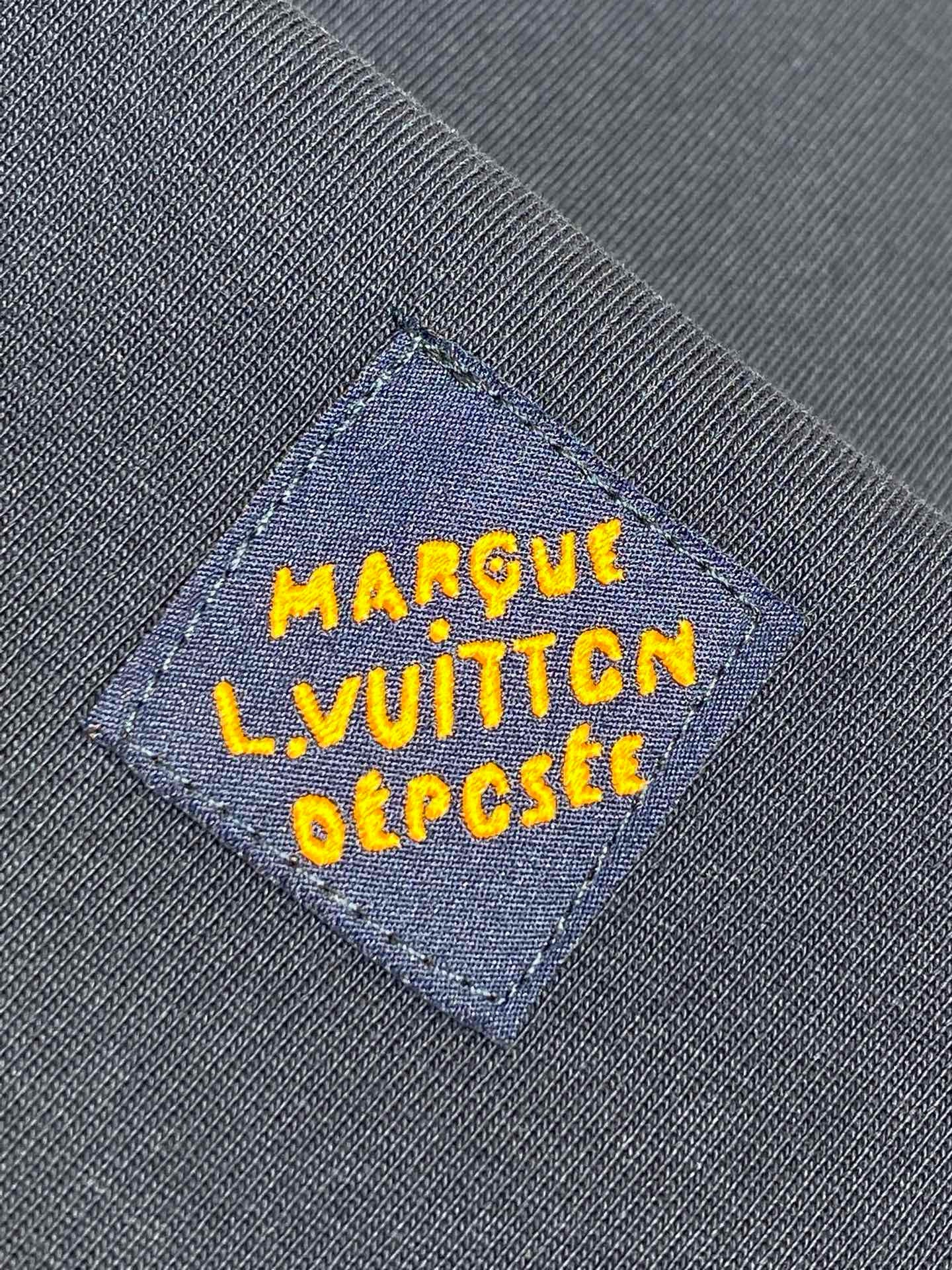 LOU T-SHIRT