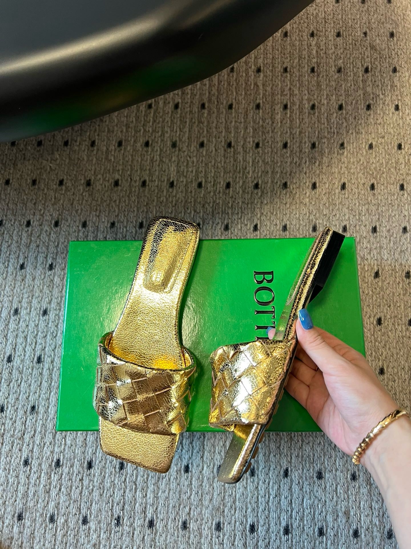 BOTT V SANDALS
