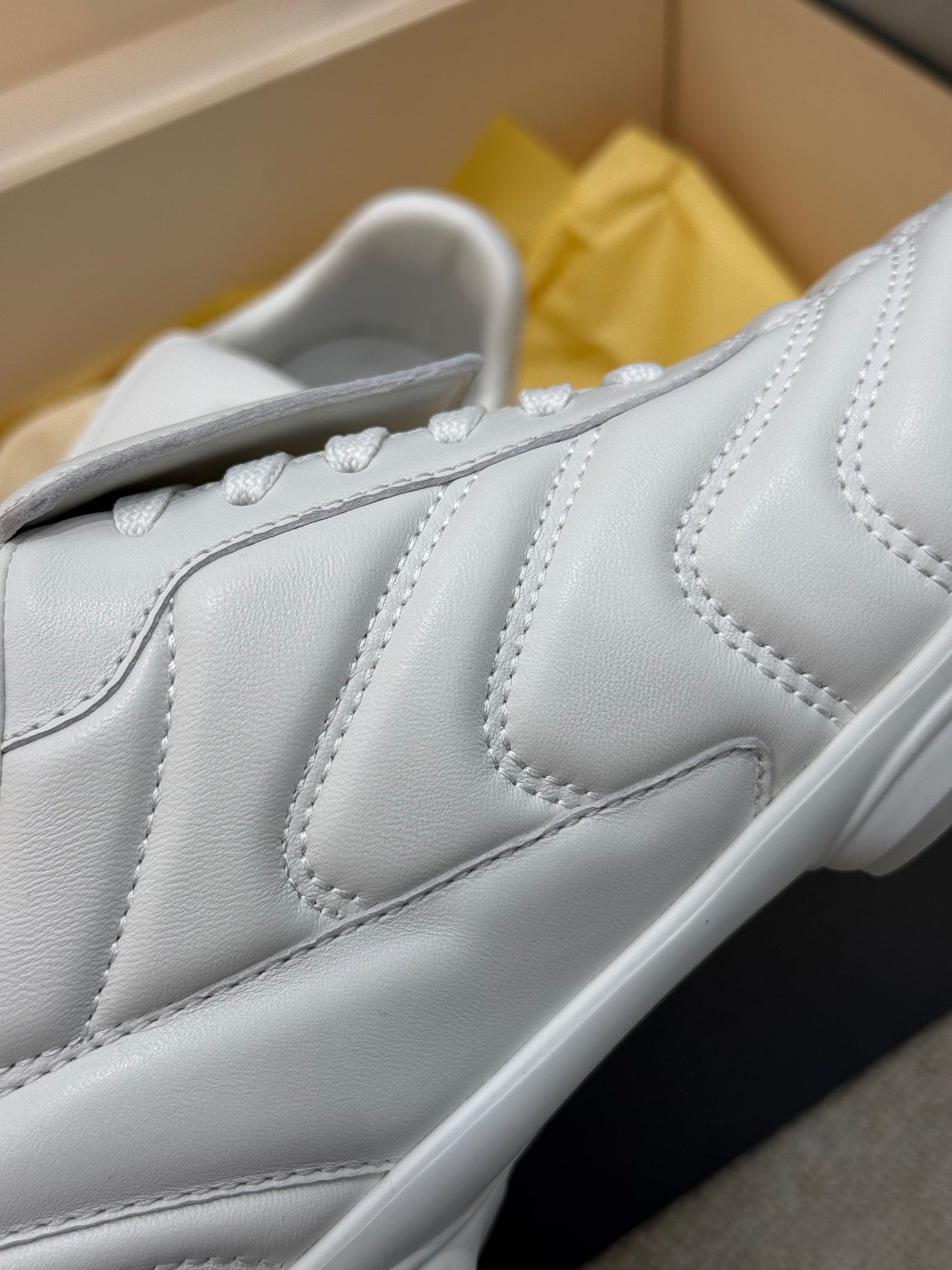 LOU FOOTPRINT SNEAKER