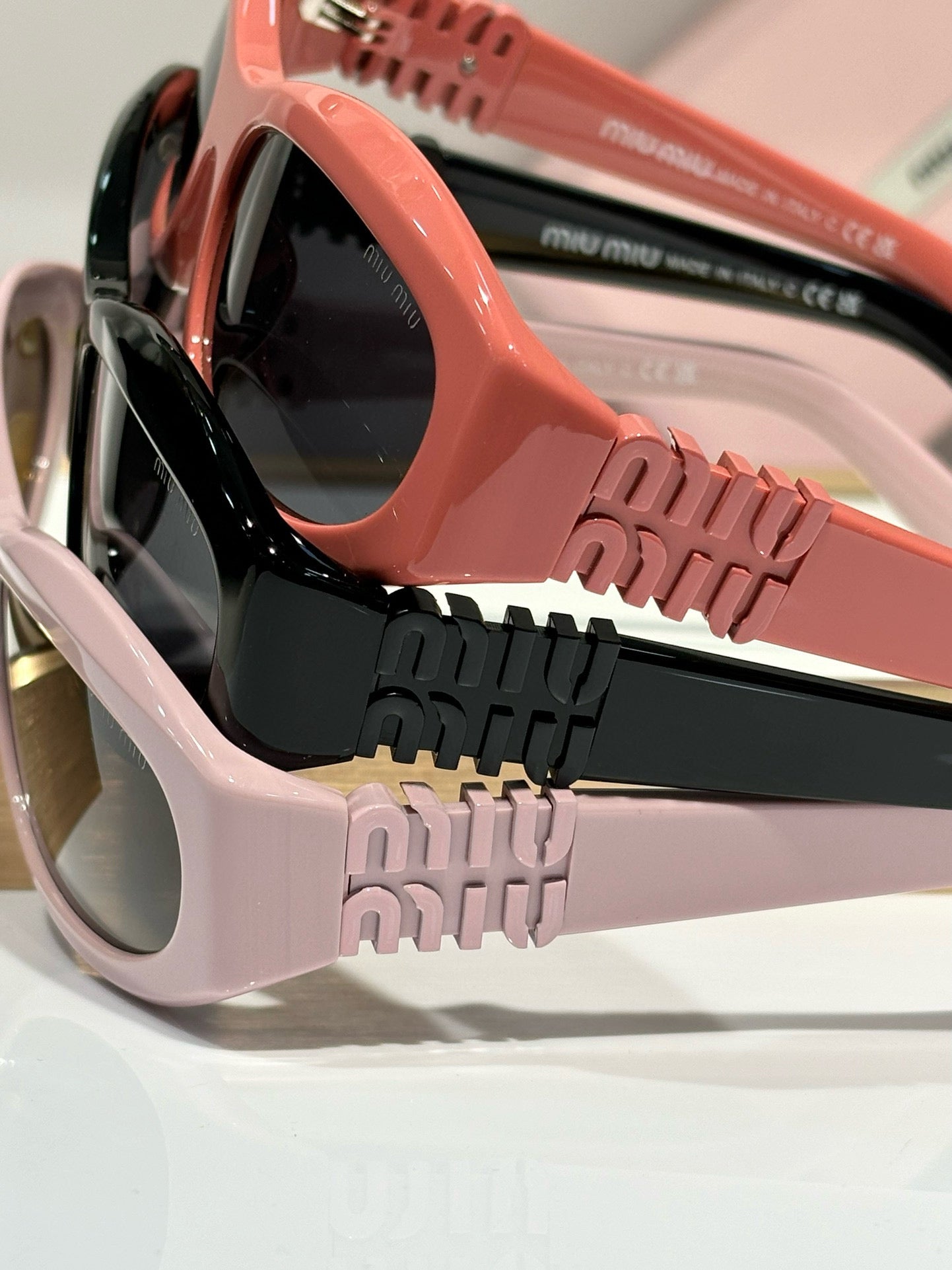 MIU M SUNGLASSES