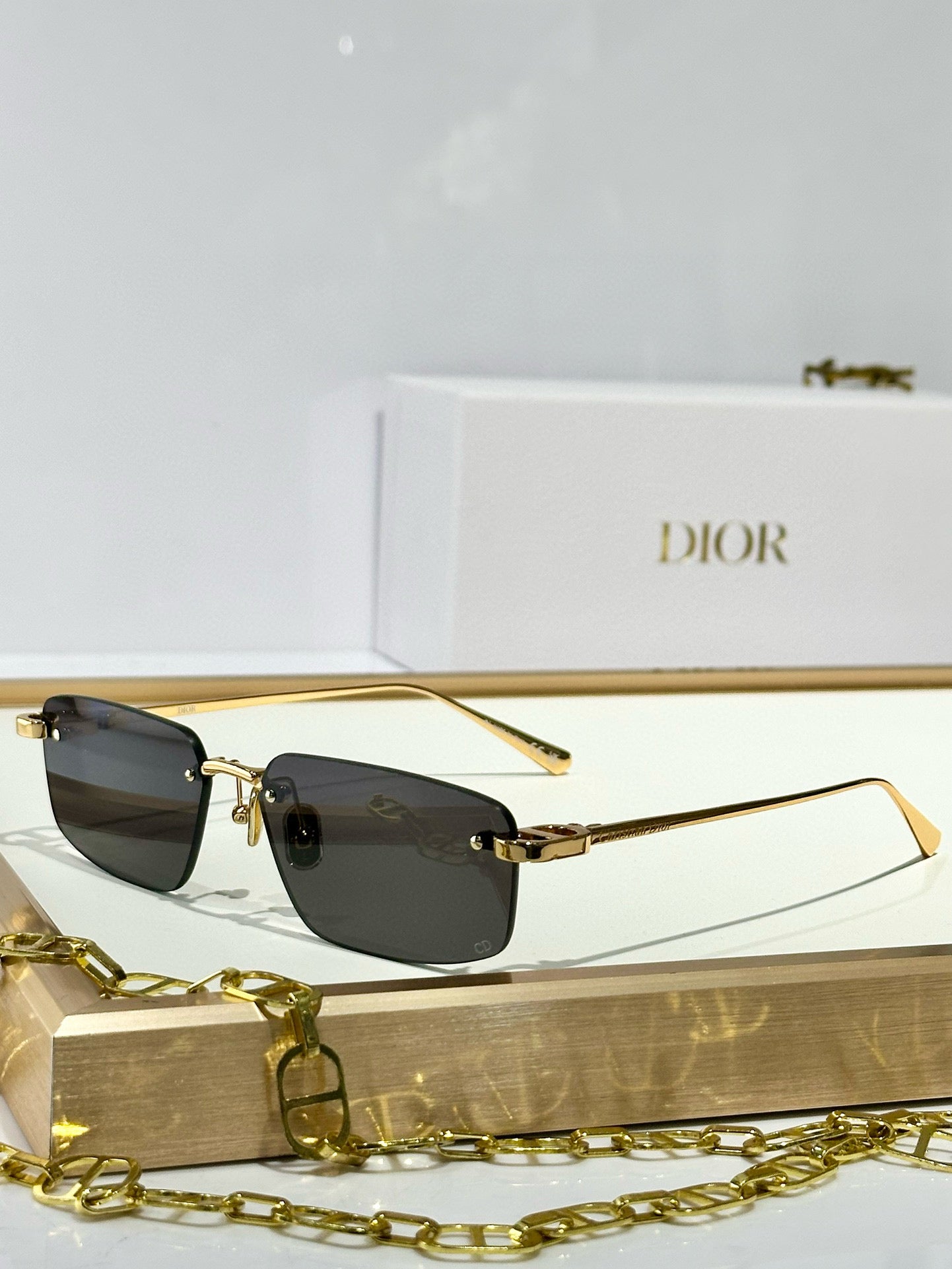 CD SUNGLASSES
